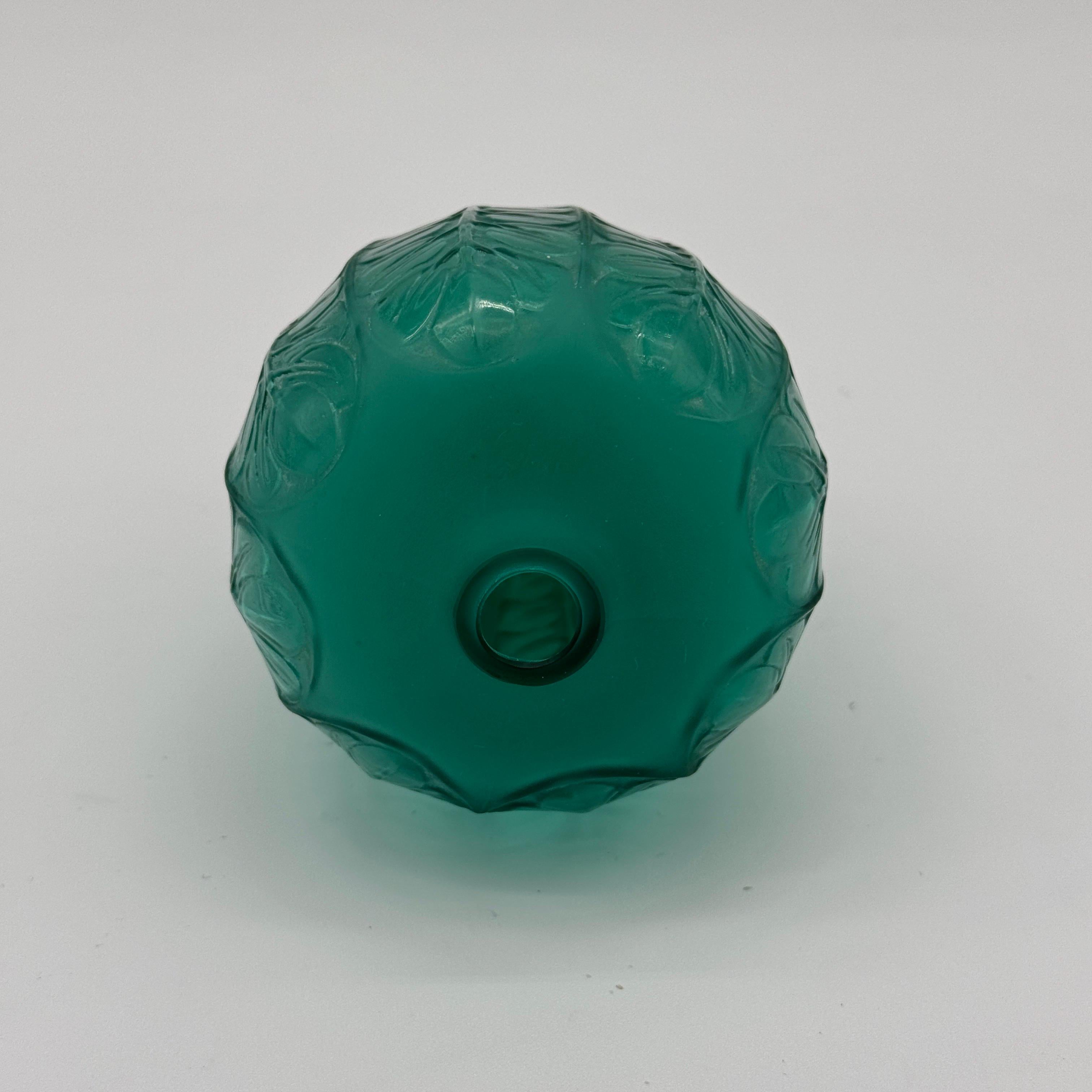 A R.Lalique Green Art Déco Tournai Vase 2
