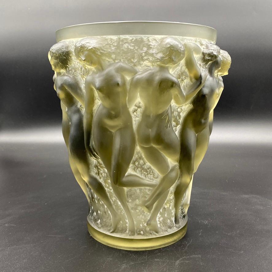 The bacchantes vase is probably one of R.Lalique's masterpieces.

The study of the circling dancers is amazing and the grey glass color of the vase is enhanced by a white patina .

It is probably a very early example of the Bacchantes 's vase as the