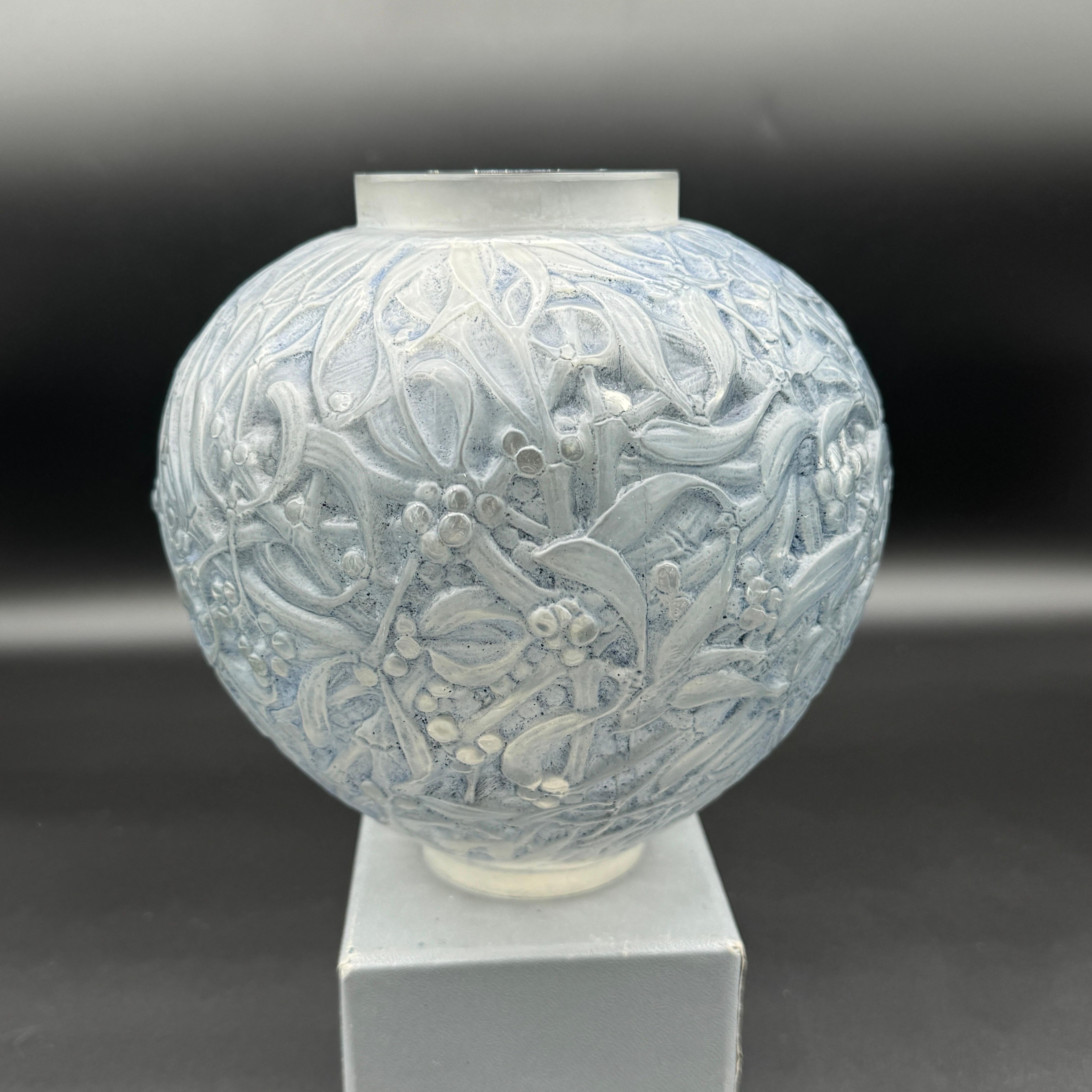 A R.Lalique Gui Vase 2