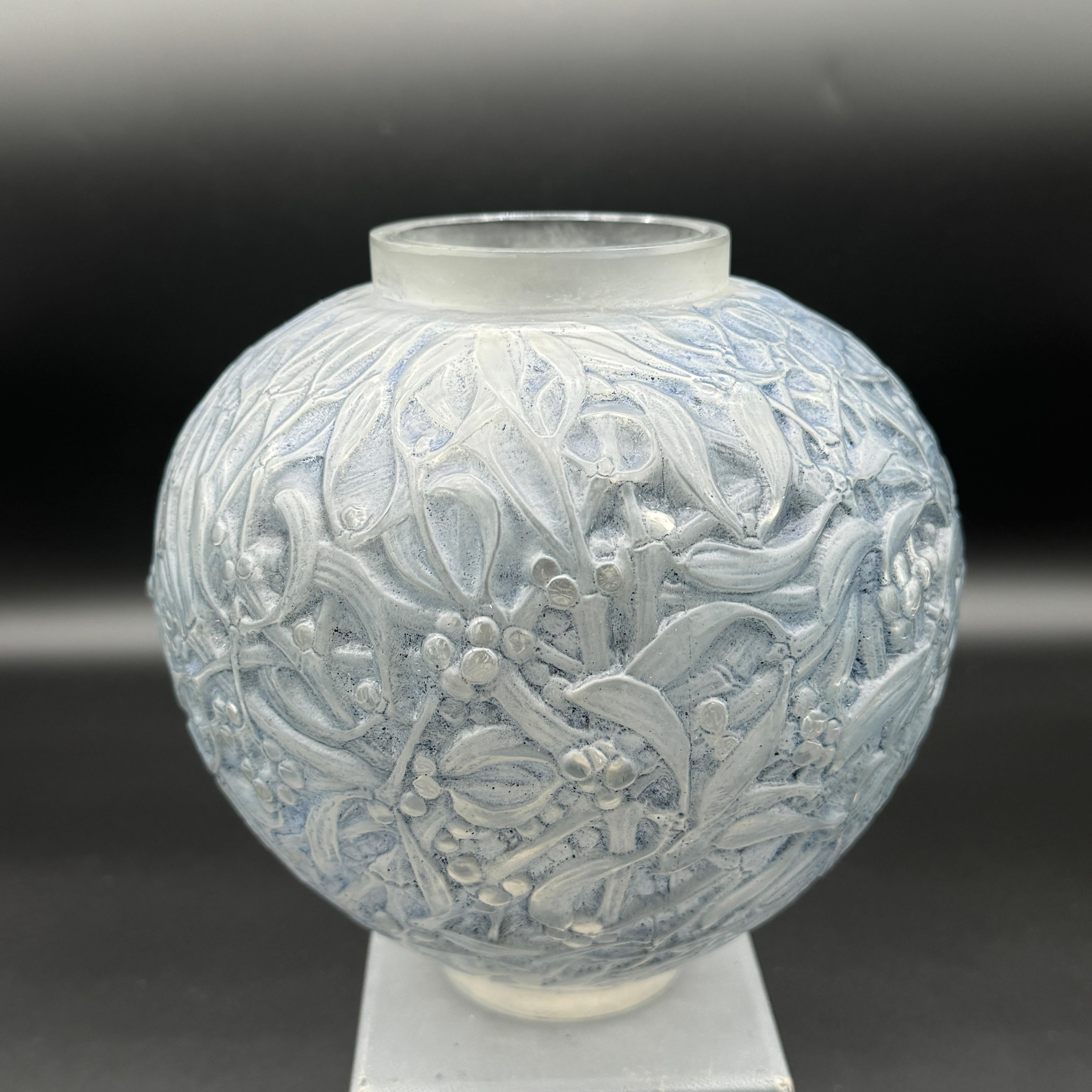 A R.Lalique Gui Vase 3