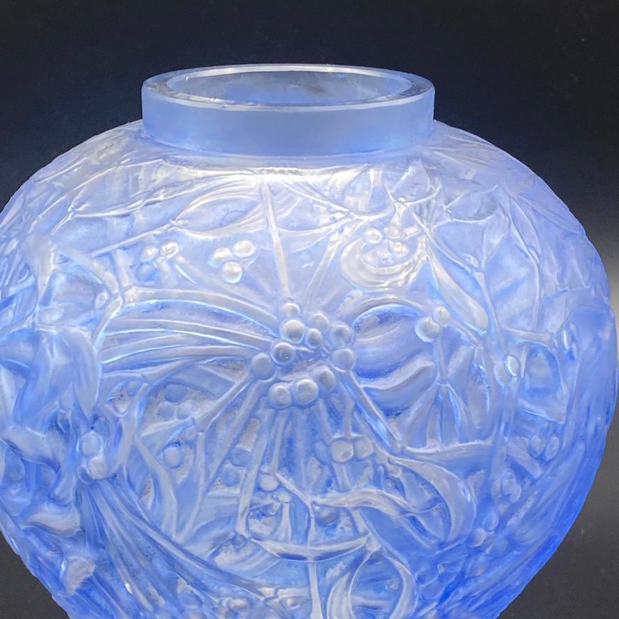 A R.Lalique Gui Vase 3