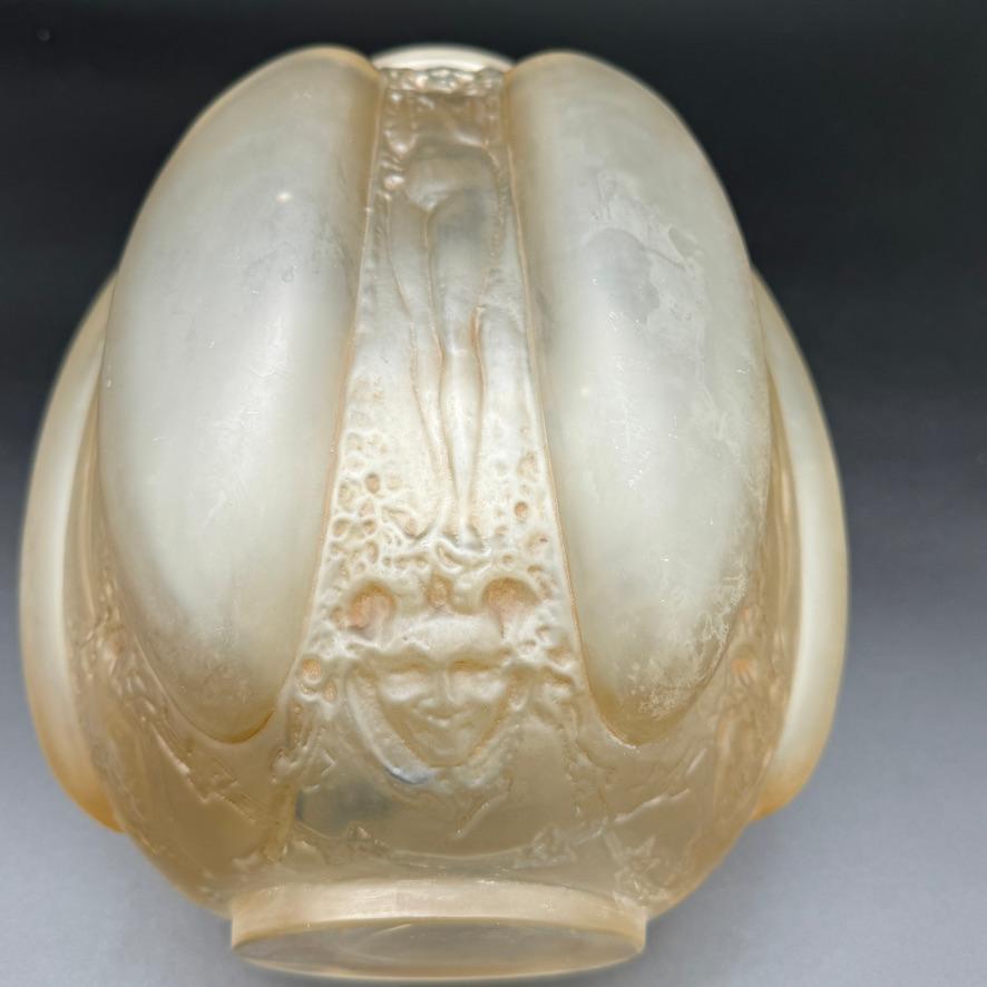 A R.Lalique Masques and Figurines Glass Vase 3