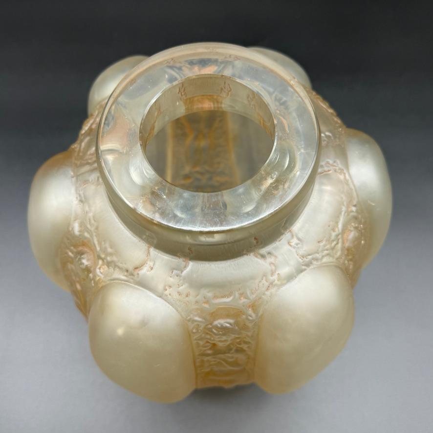 A R.Lalique Masques and Figurines Glass Vase 1