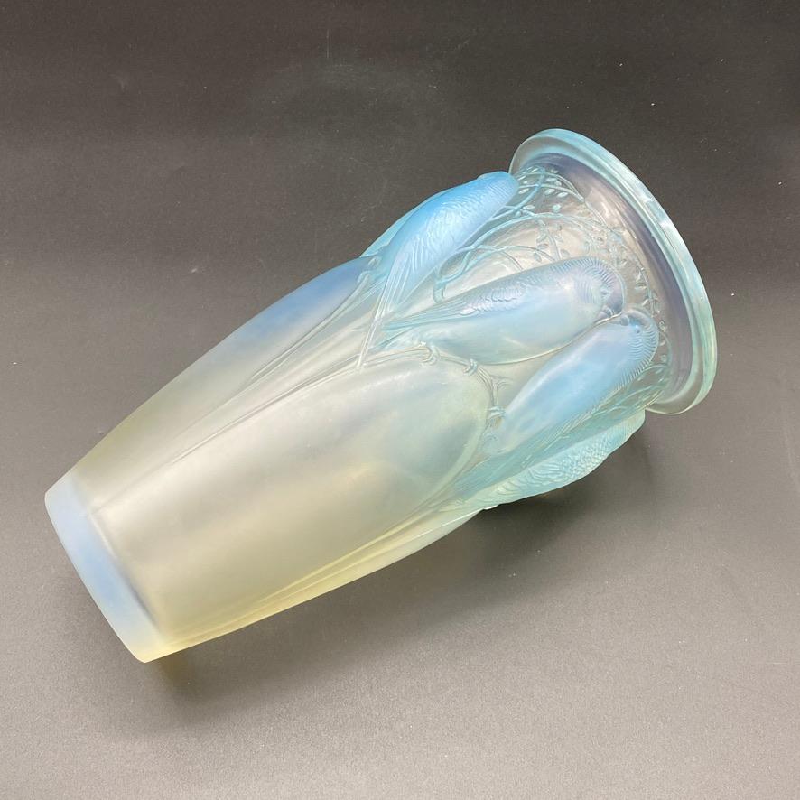 Verre opalin Vase Art Déco Ceylan opalescent de R.Lalique 