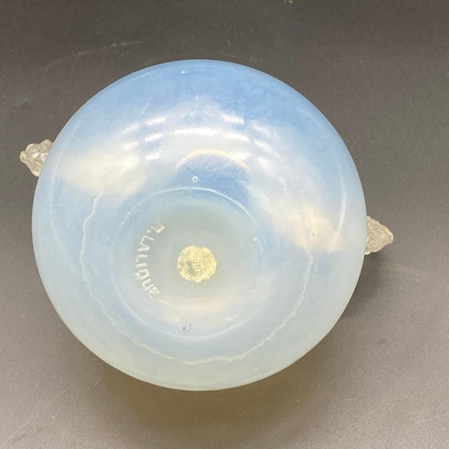 Art Déco Un vaso Bouchardon opalescente di R.Lalique in vendita