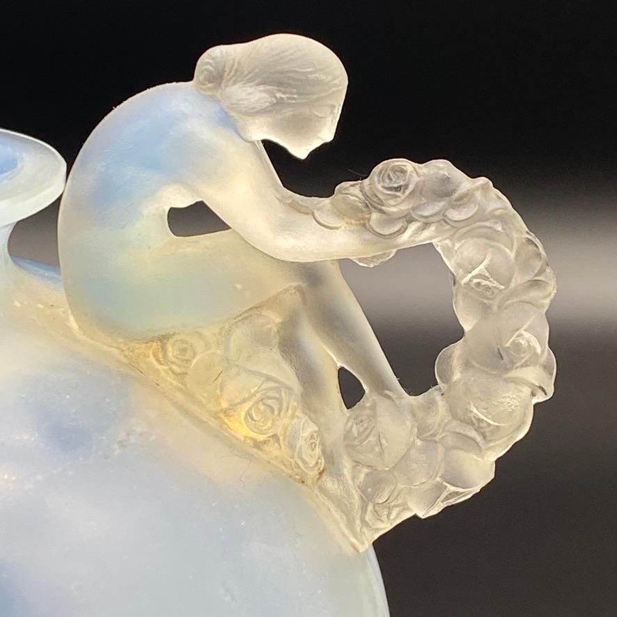 Stampato Un vaso Bouchardon opalescente di R.Lalique in vendita