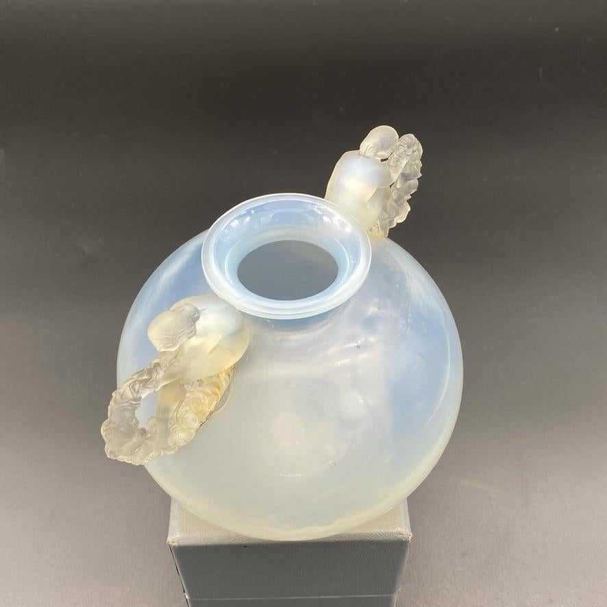 Un vaso Bouchardon opalescente di R.Lalique In condizioni ottime in vendita a SAINT-OUEN-SUR-SEINE, FR