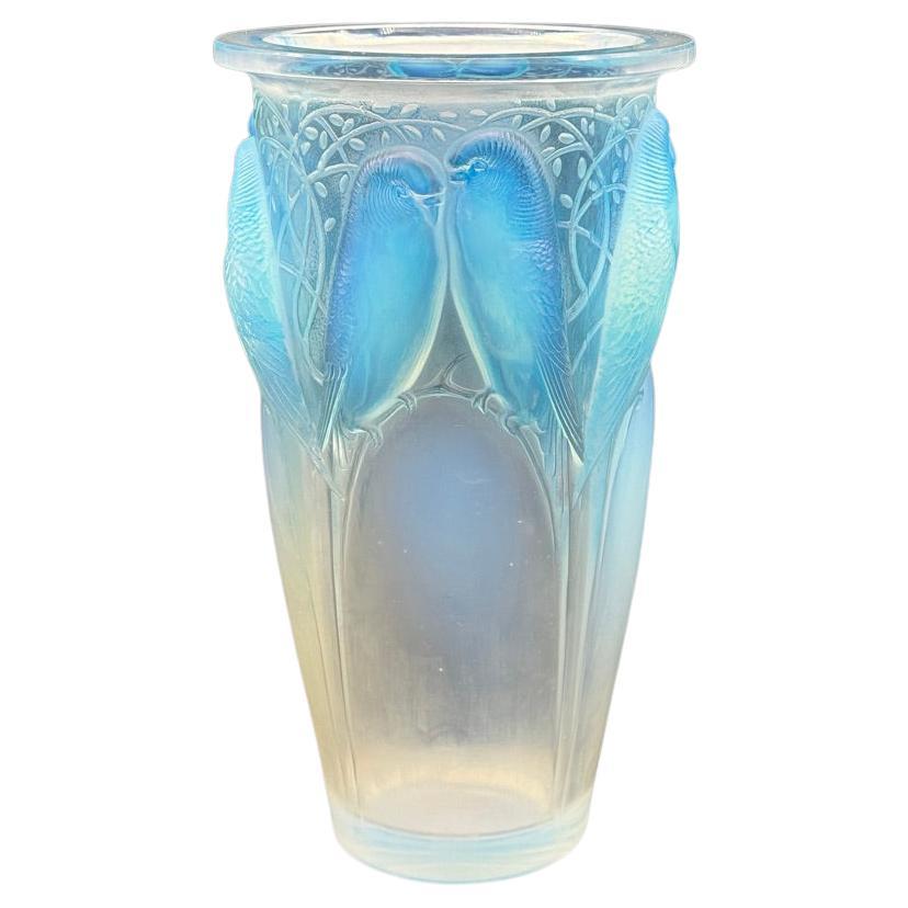A R.Lalique Opalescent ceylan Vase 