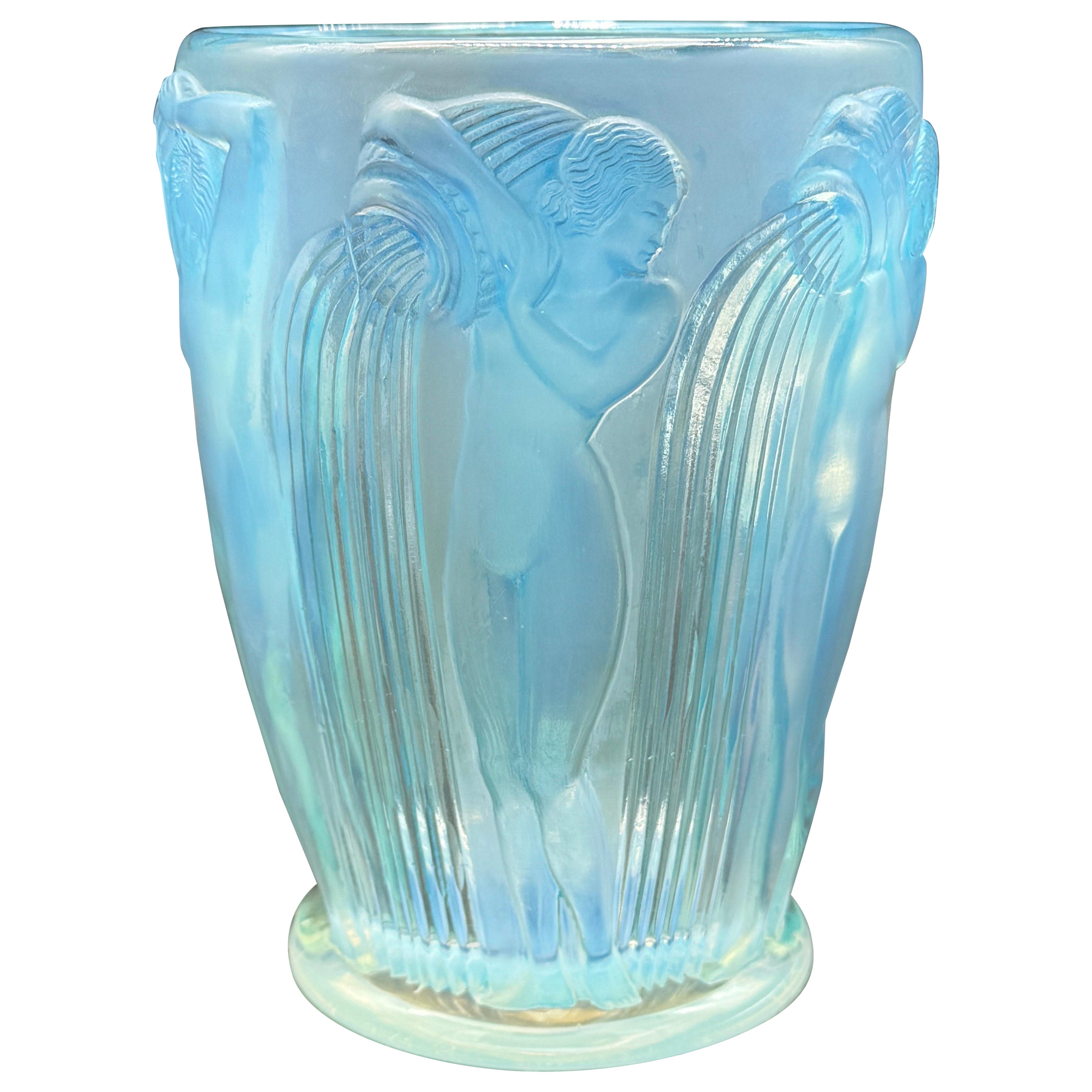 A R.Lalique Opalescent Glass Art Déco Vase .