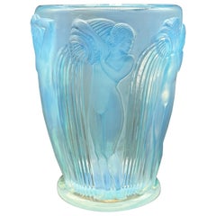 A R.Lalique Opalescent Glass Art Déco Vase .