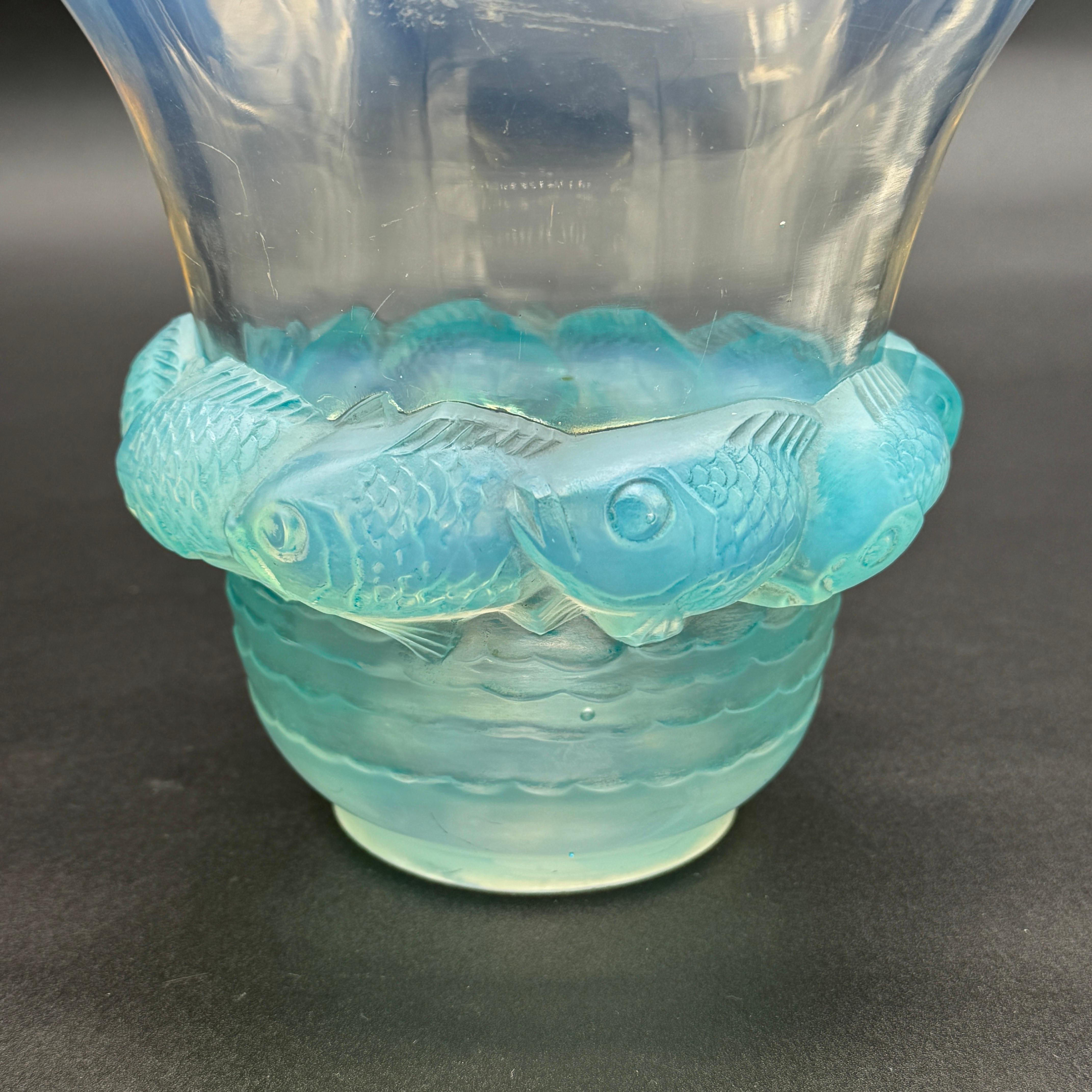 A R.Lalique Opalescent Glass Piriac vase. in vendita 4