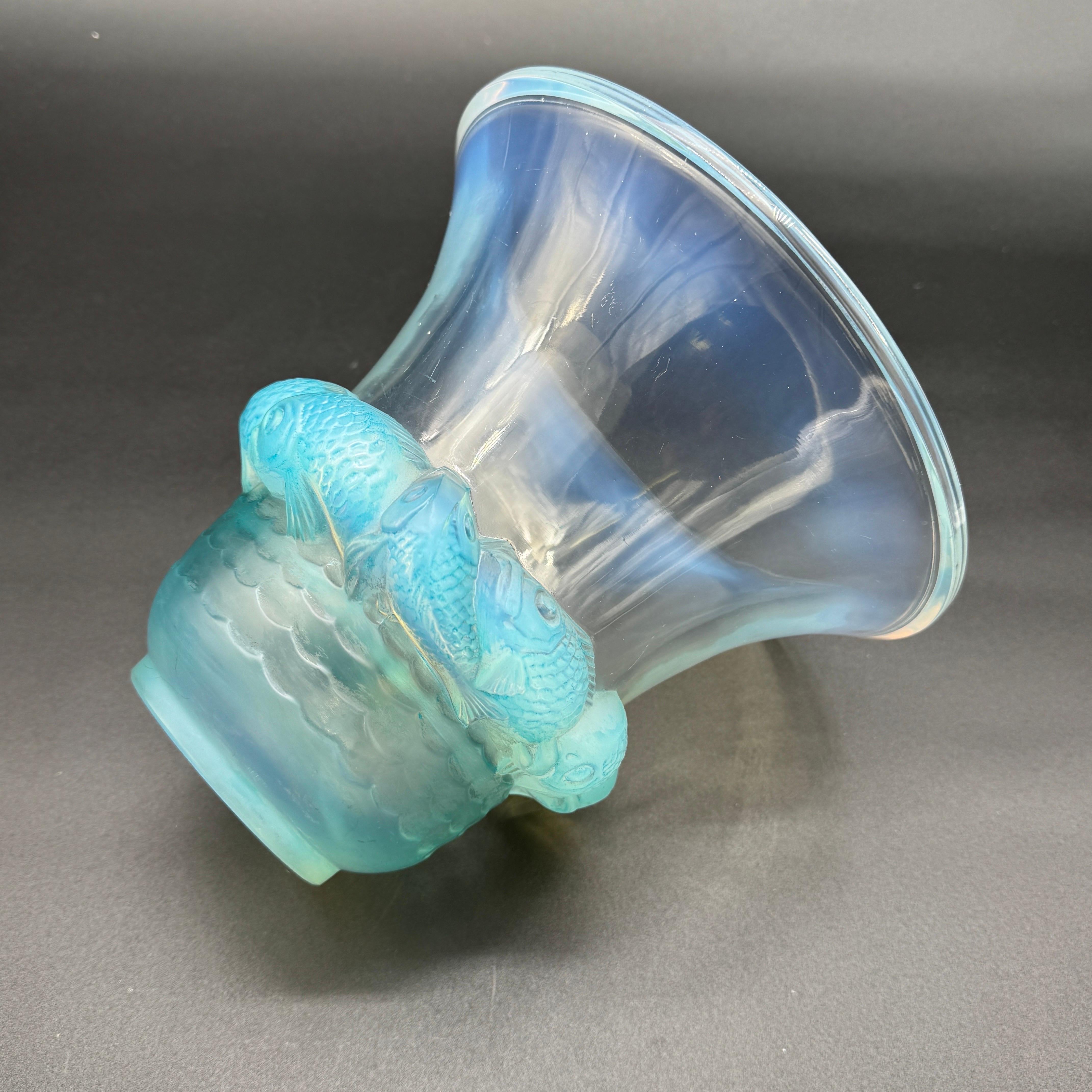 A R.Lalique Opalescent Glass Piriac vase. in vendita 5