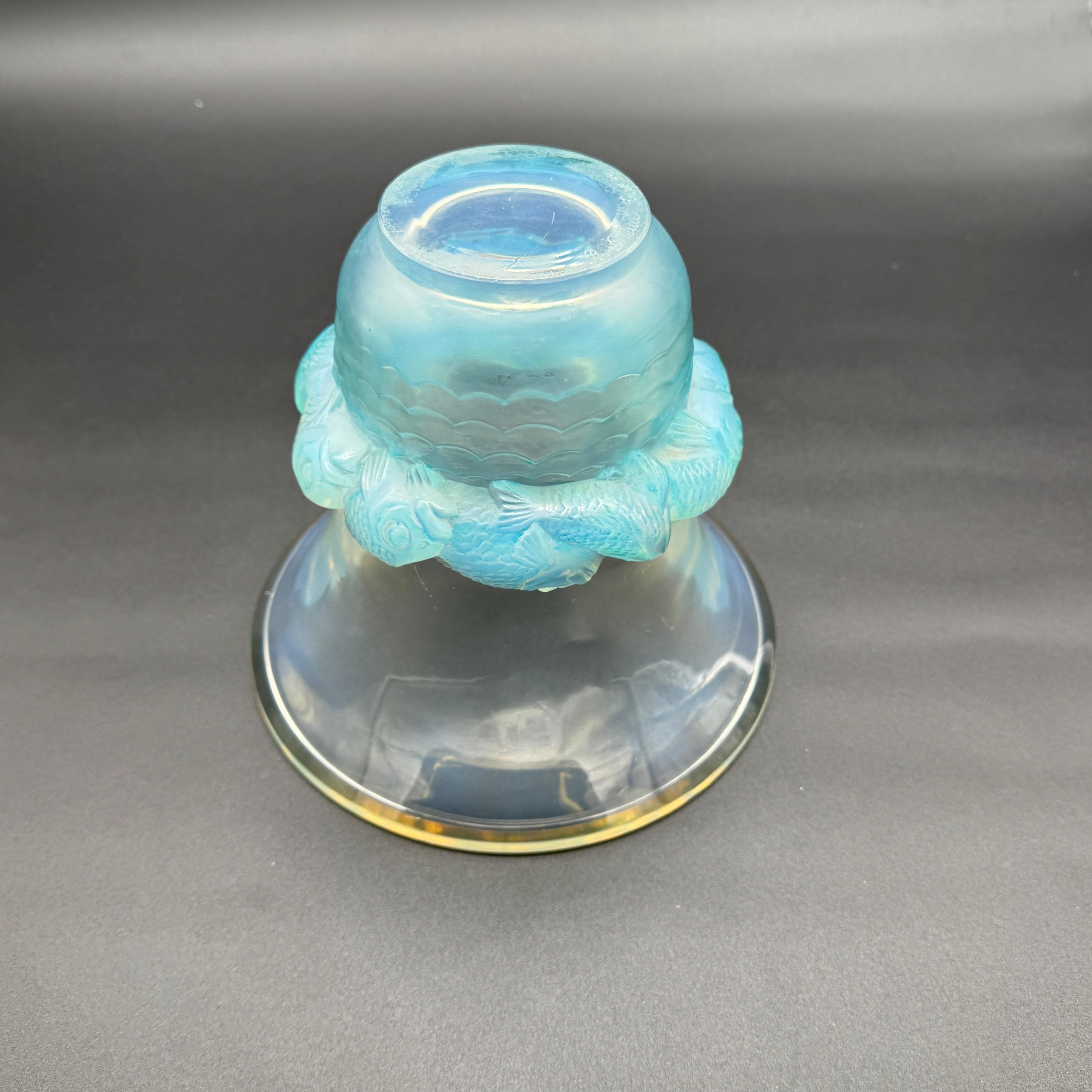 A R.Lalique Opalescent Glass Piriac vase. in vendita 6