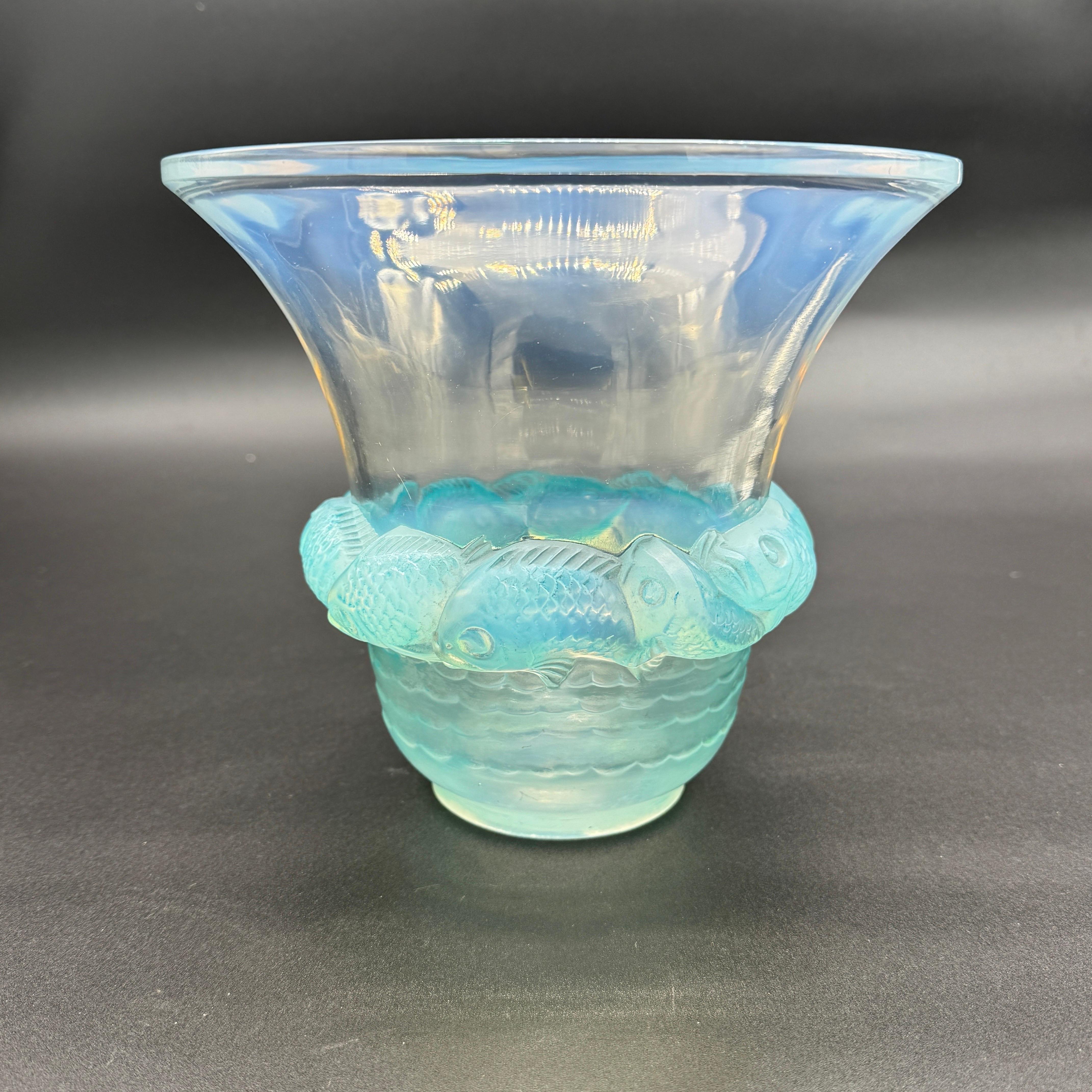 A R.Lalique Opalescent Glass Piriac vase. in vendita 7