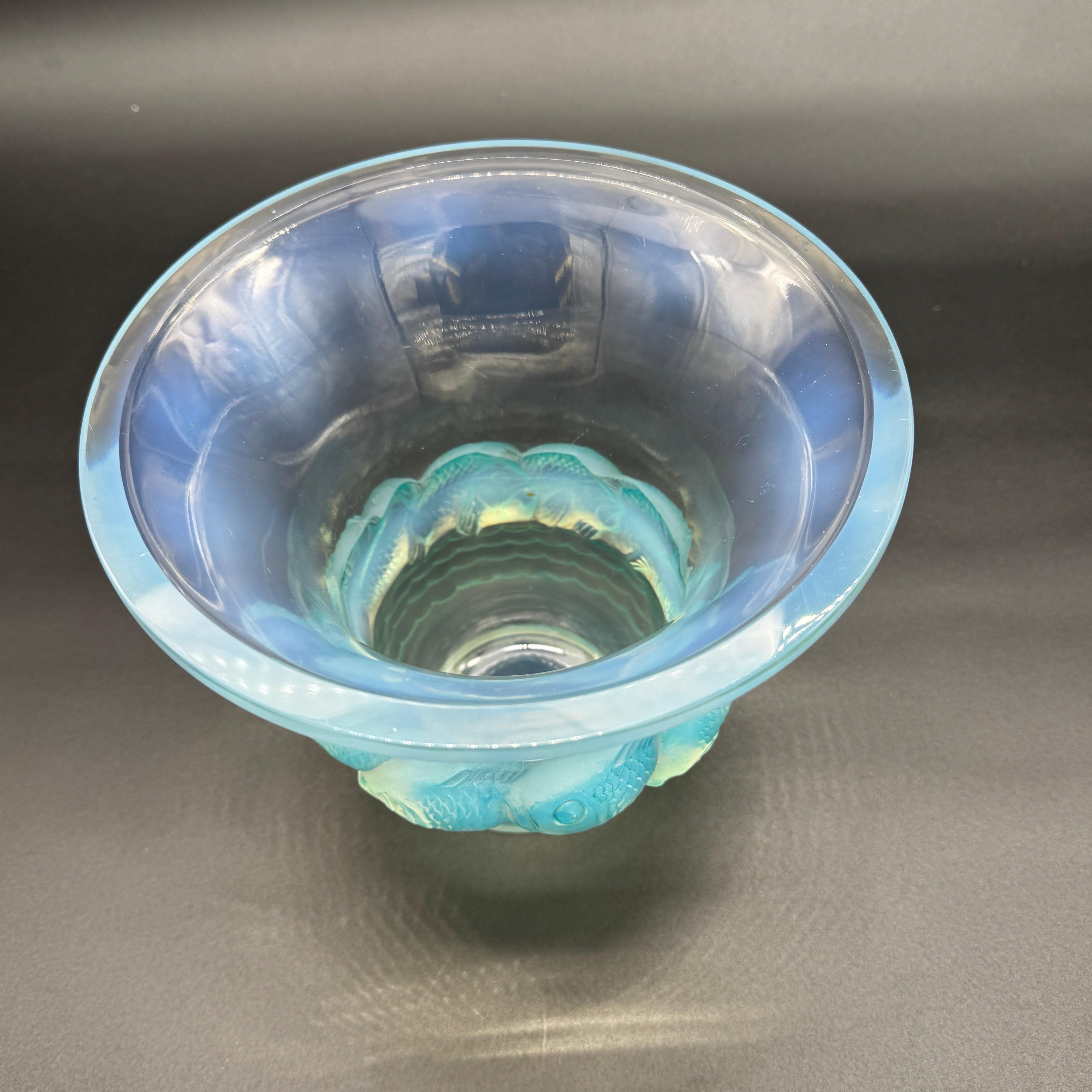 Stampato A R.Lalique Opalescent Glass Piriac vase. in vendita