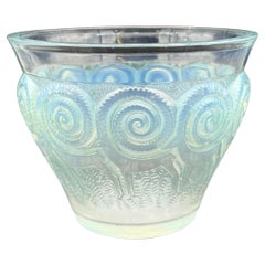 Vase Rennes en verre opalescent de R.Lalique