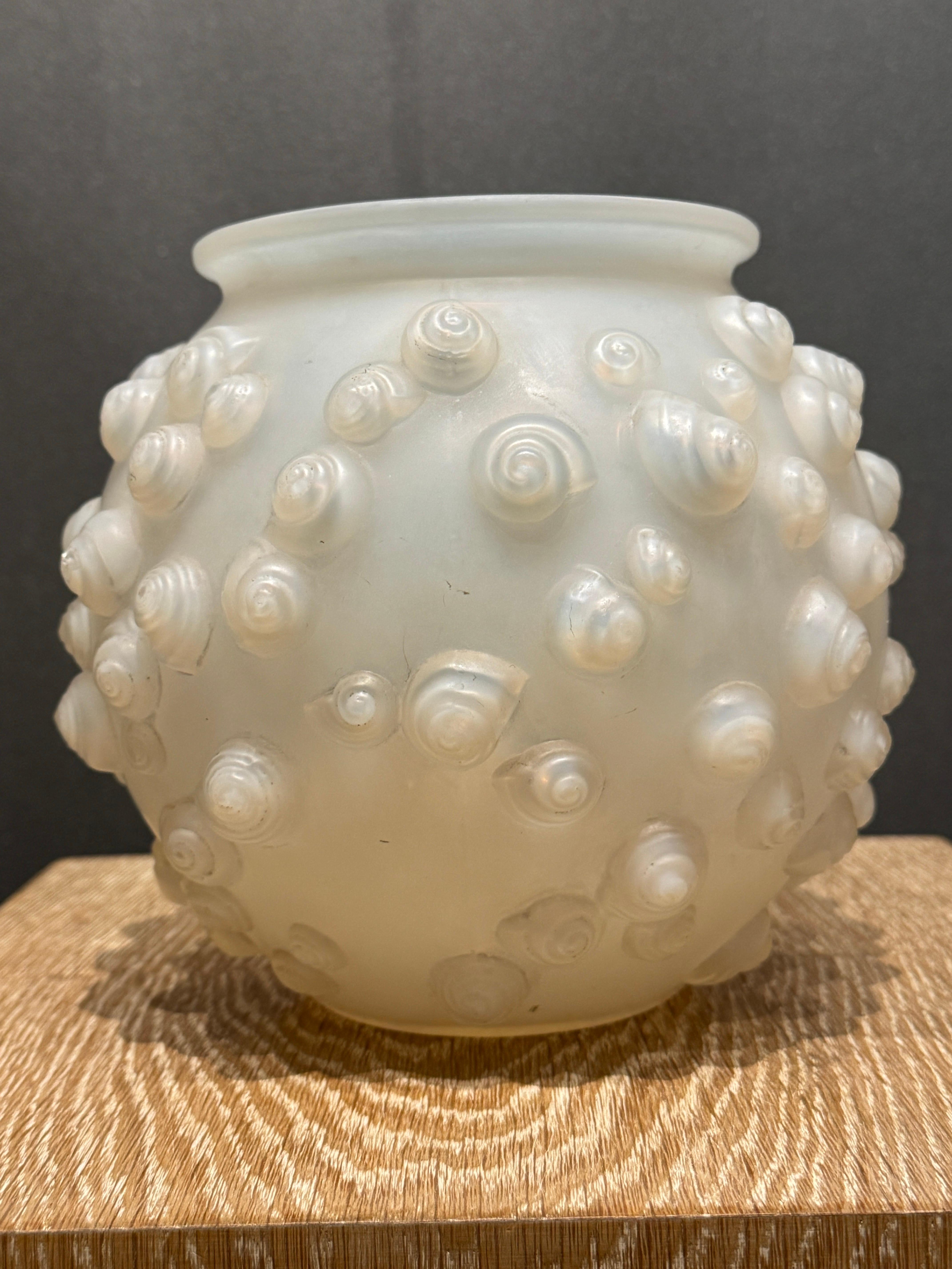 European A R.Lalique Opalescent Palissy Art Déco Glass Vase For Sale