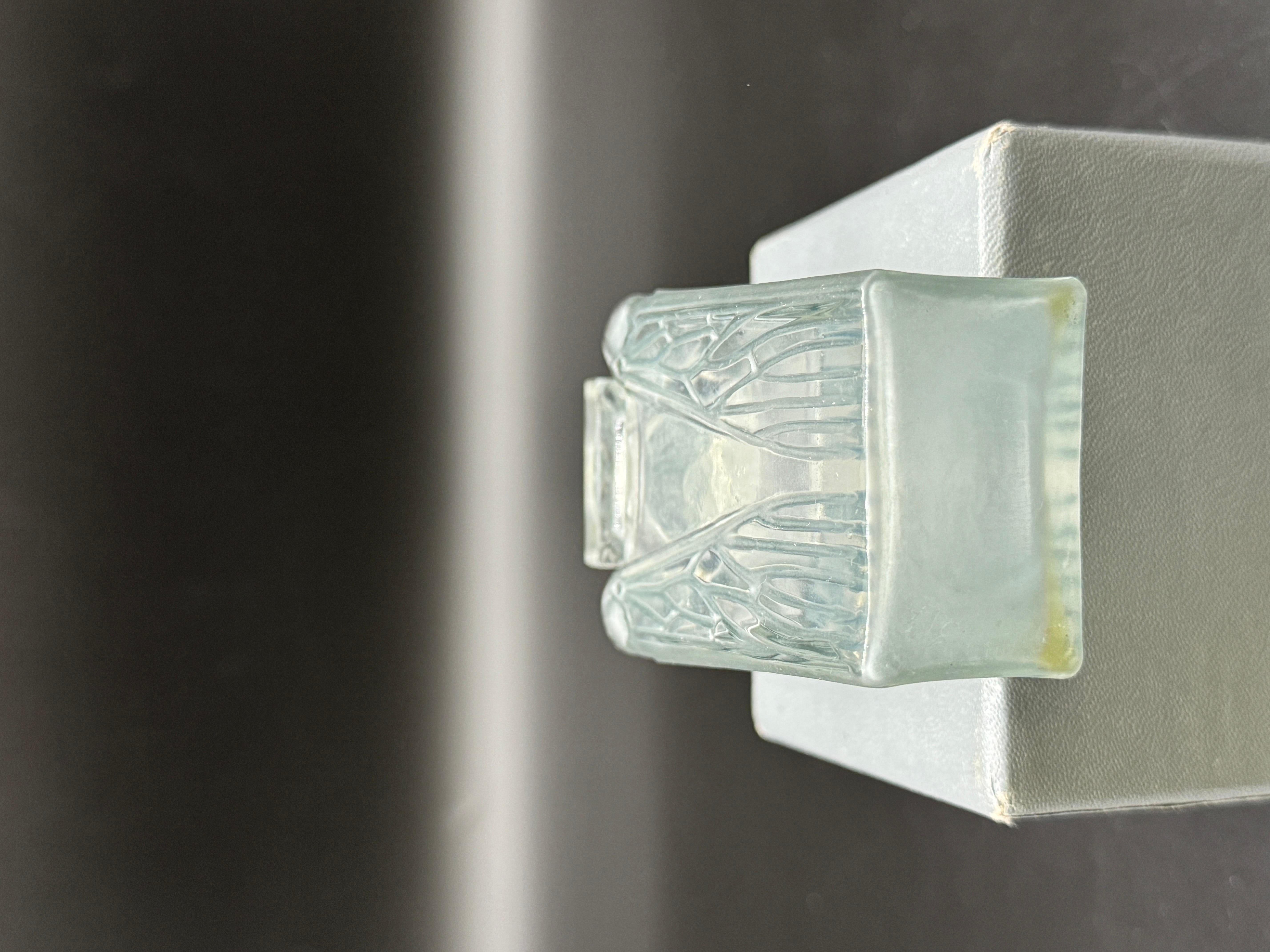 À R.Lalique Perfum
Bottle  Cigalia for the Roger  Gallet Perfums . 2