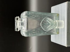 À R.Lalique Perfum
Bottle Cigalia for the Roger Gallet Perfums .