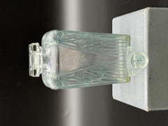 À R.Lalique Perfum
Bottle Cigalia for the Roger Gallet Perfums .