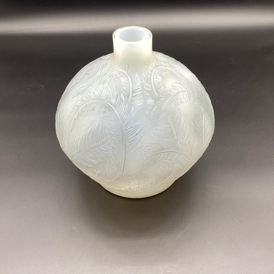 Art Deco A R.lalique Plumes vase in opalescent glass For Sale