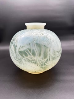 A R.Lalique Poissons Opalescent Glass Art Déco Vase