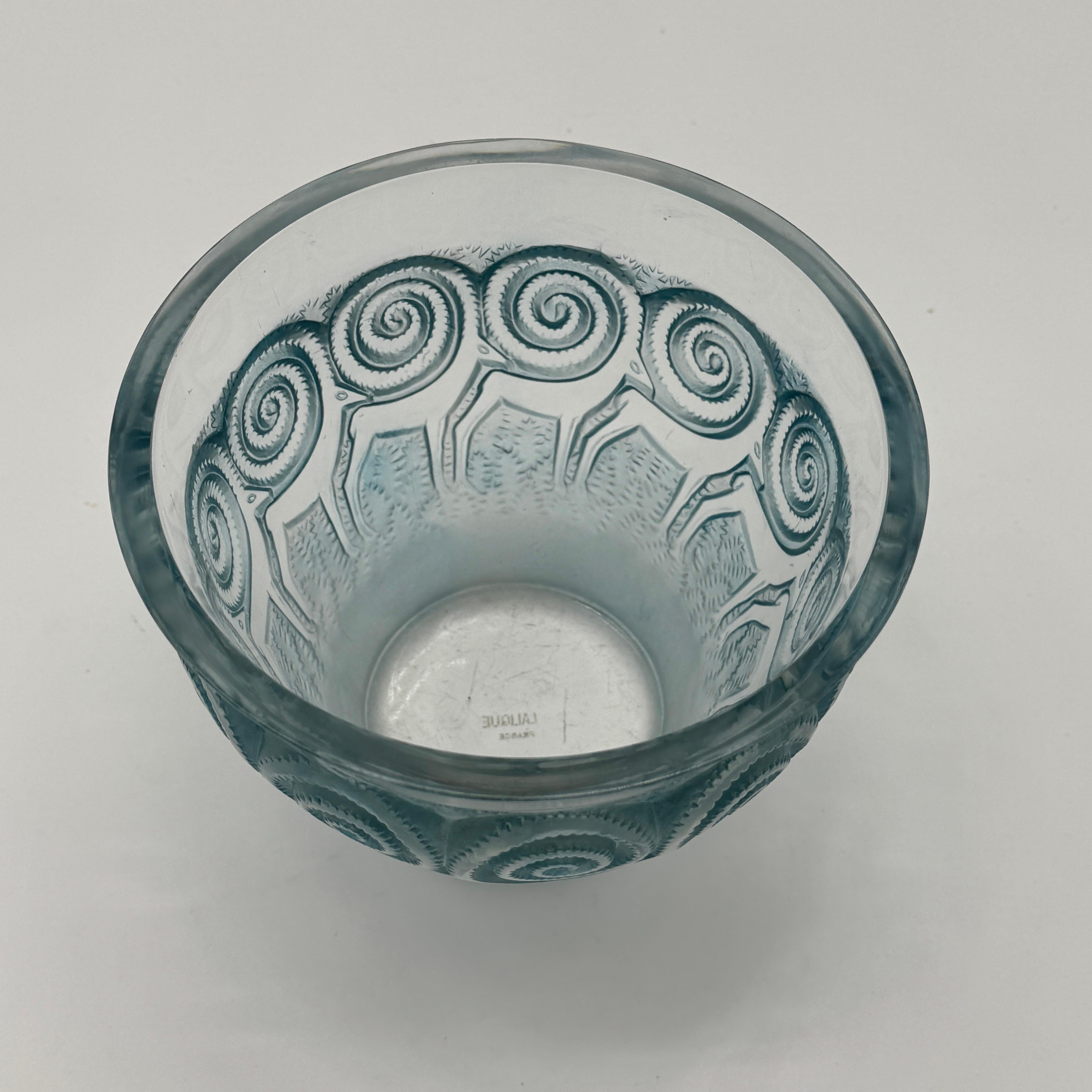 Francese Un vaso in vetro Art Déco R&R ART di Lalique Rennes in vendita