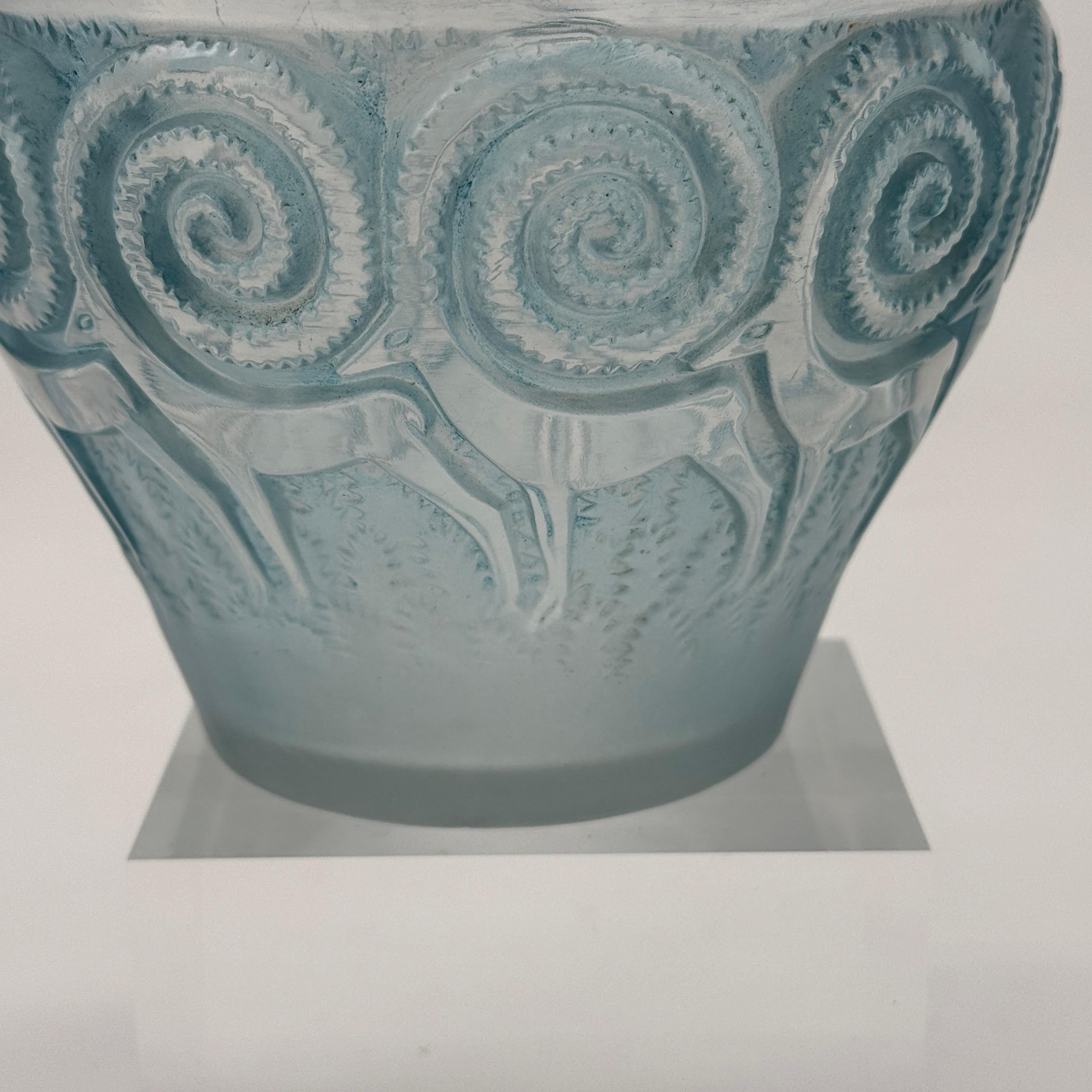 Stampato Un vaso in vetro Art Déco R&R ART di Lalique Rennes in vendita