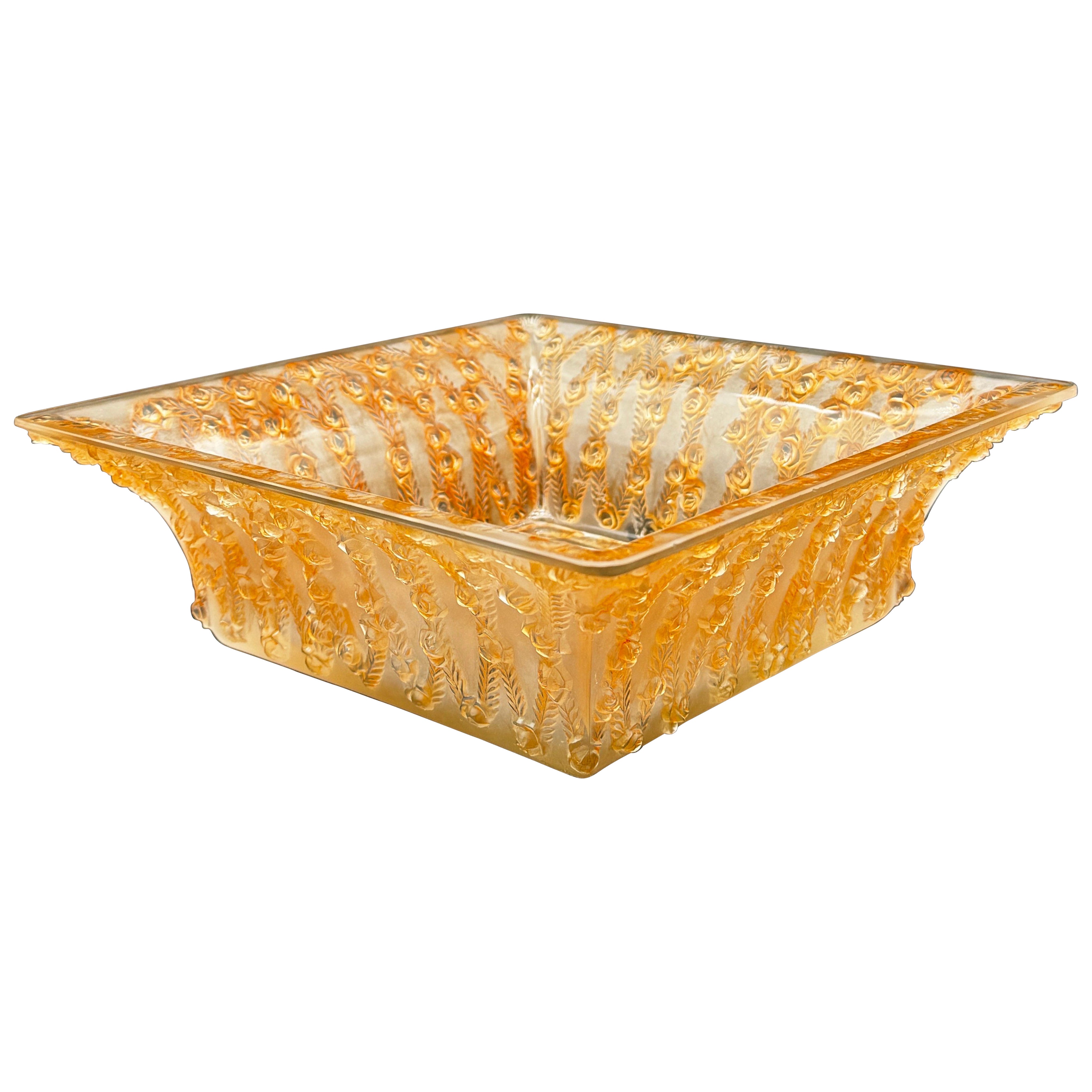 Un cuenco de cristal Art Déco «Roses» de R. Lalique.