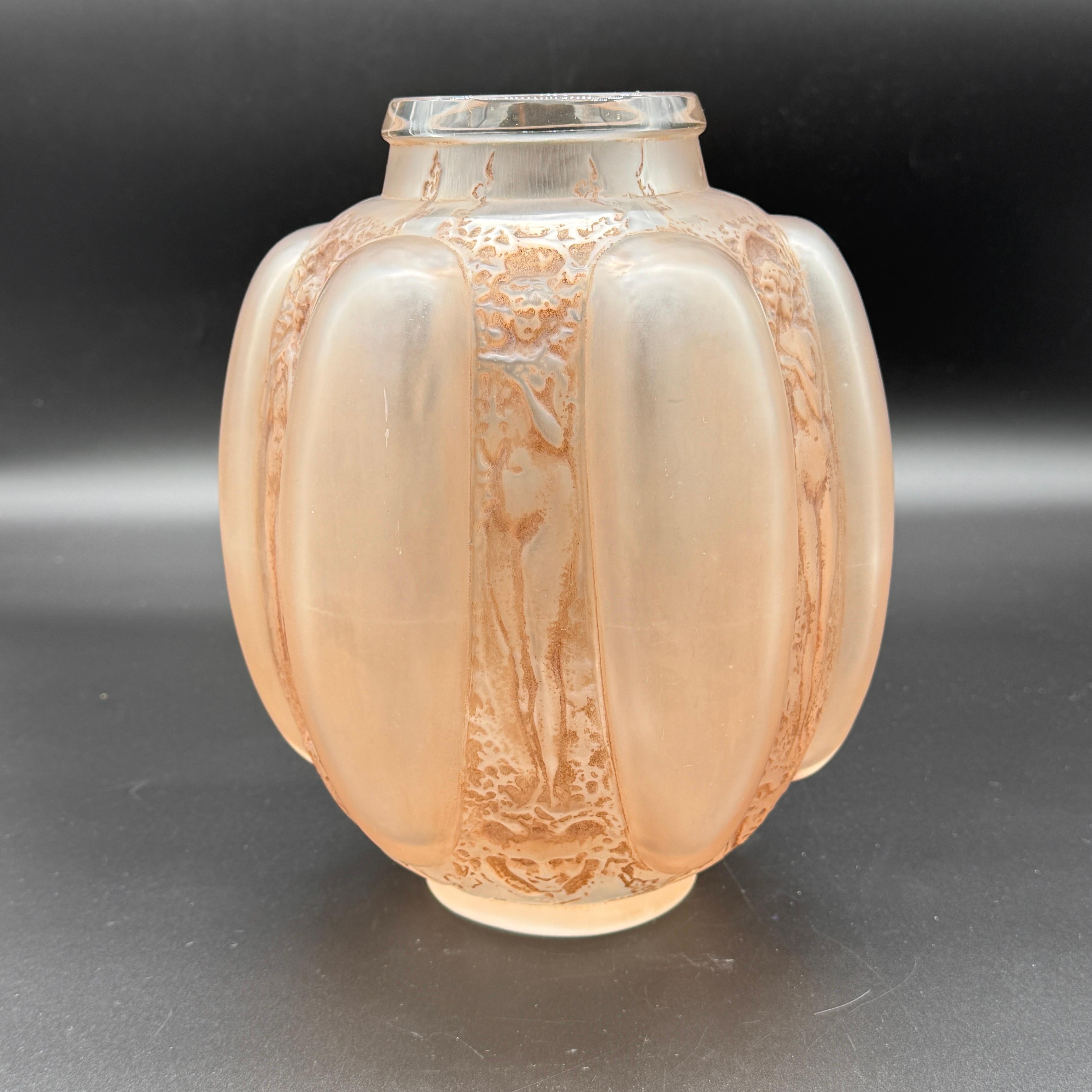 A R.Lalique Six Figurines and Masks Glass Vase In Excellent Condition In SAINT-OUEN-SUR-SEINE, FR