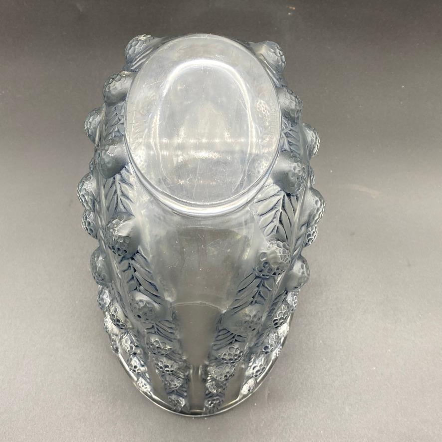 A R.Lalique Vichy vase in White and Patinated glass. 3