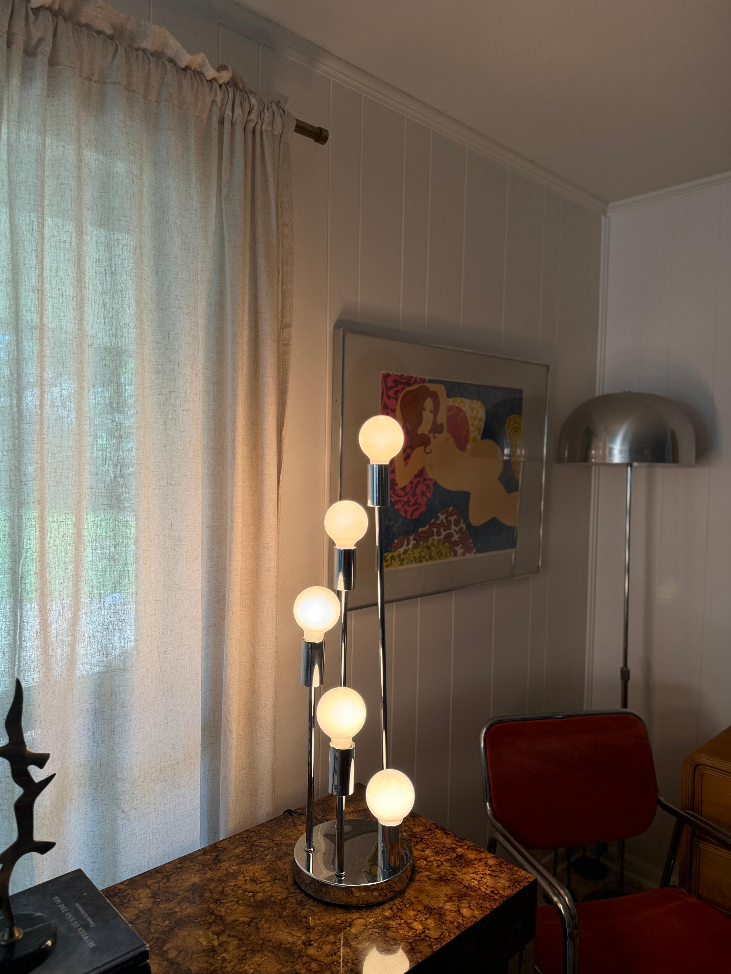 A Robert Sonneman Style waterfall table lamp, circa 1960s In Good Condition In Houston, TX