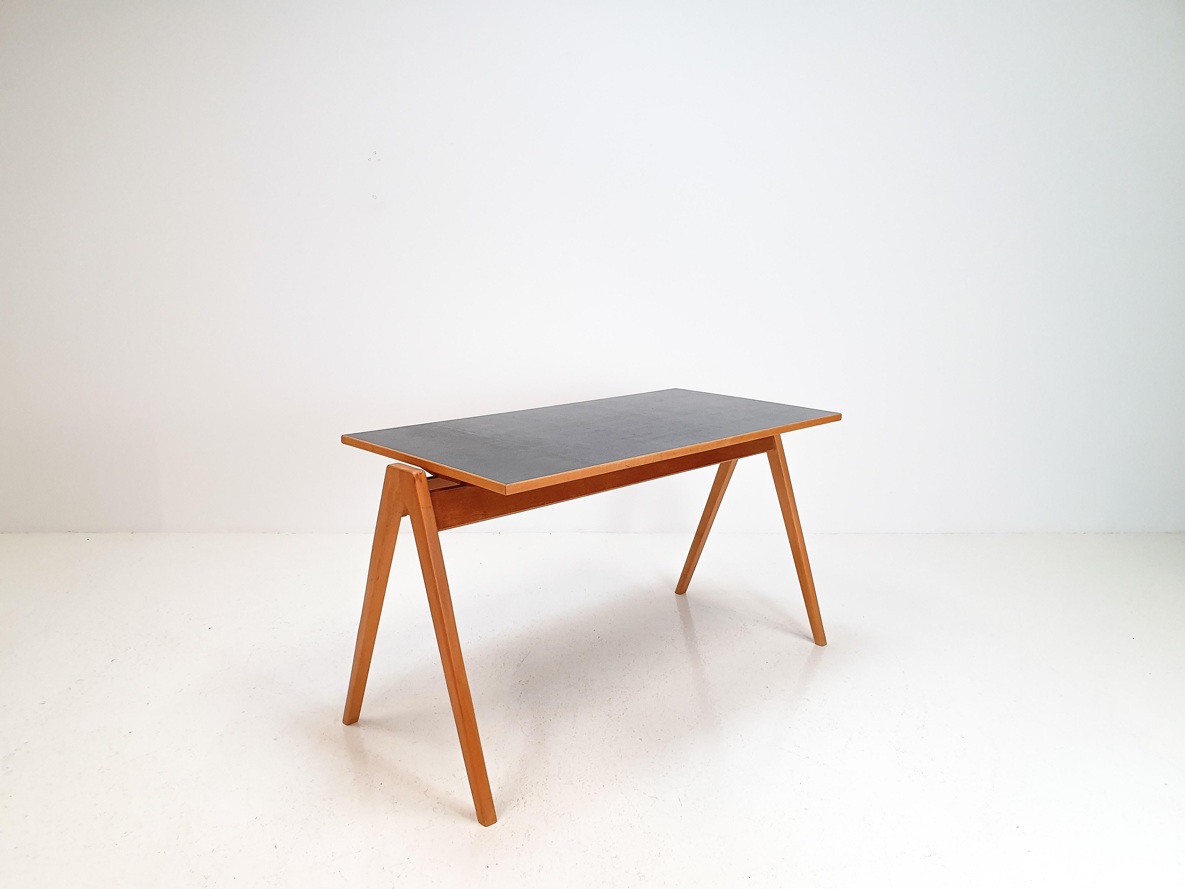 A modernist Hillestak table/desk by British Industrial designer Robin Day for Hille, 1950s

With inspiration drawn from Alvar Aalto & Eames, Robin Day’s Hillestak design catered for both domestic and commercial interiors.

The A-frame leg