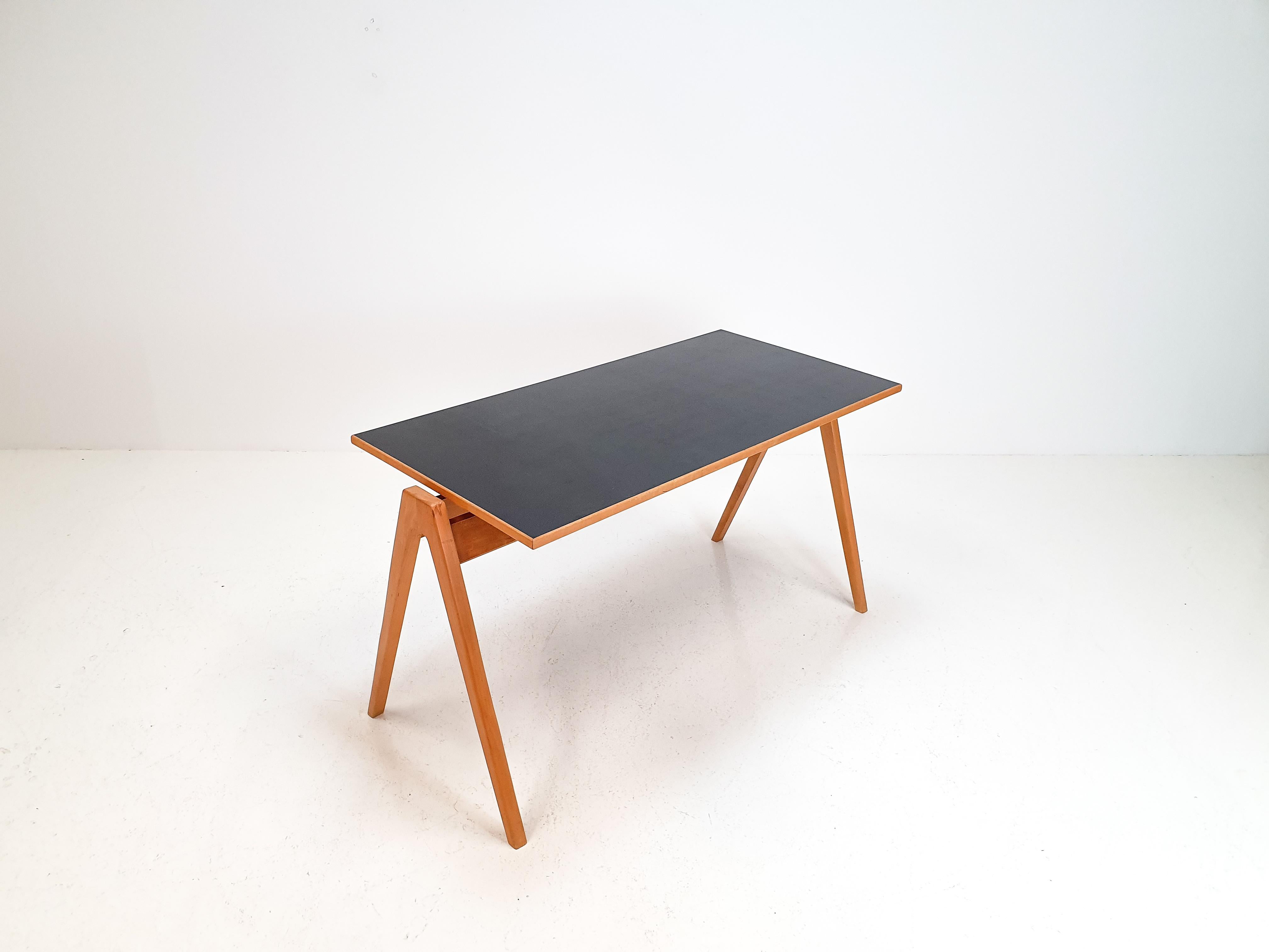 robin day table