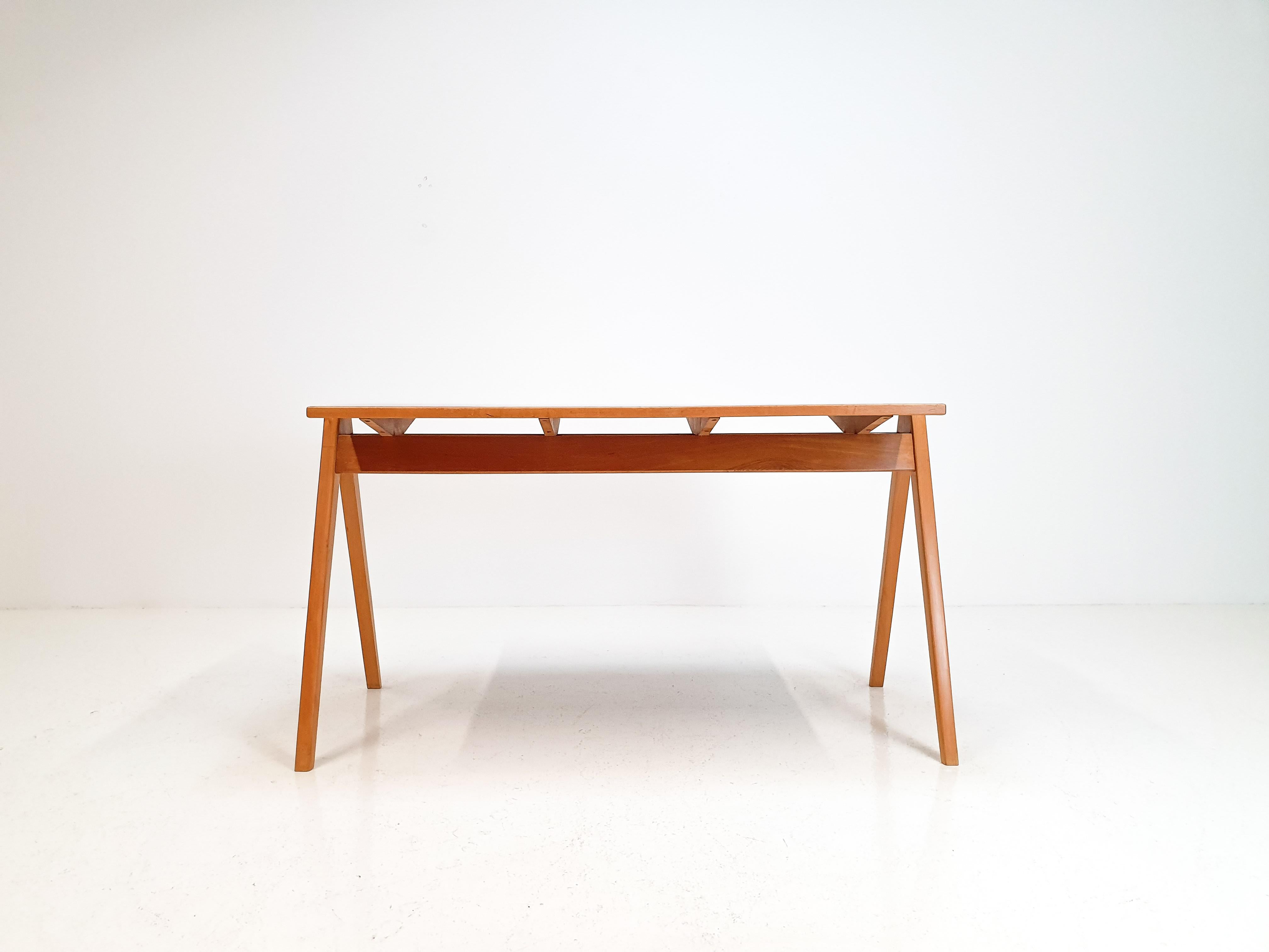 British Robin Day Hillestak Table/Desk with Black Warerite Top for Hille, 1950s