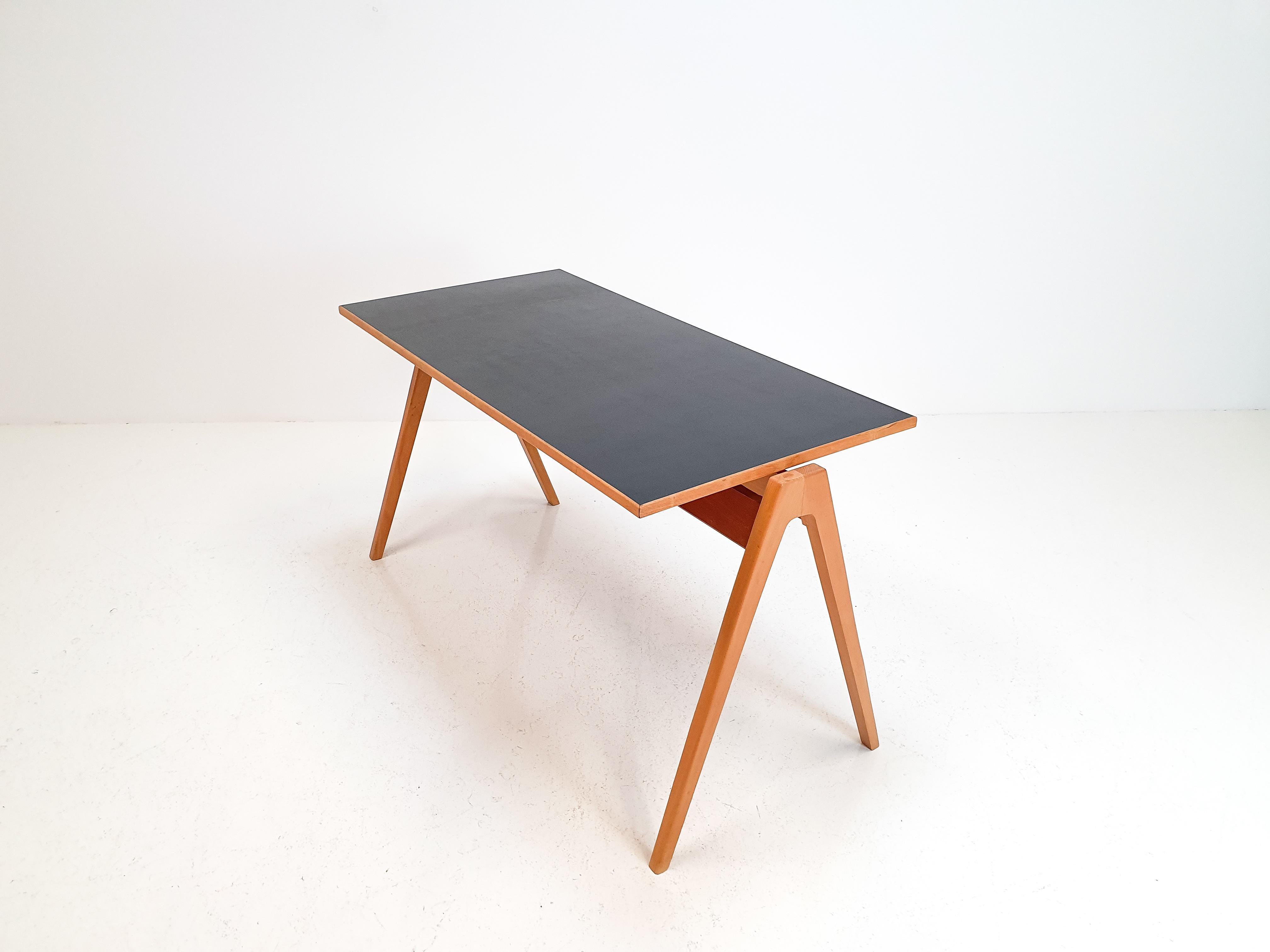 20th Century Robin Day Hillestak Table/Desk with Black Warerite Top for Hille, 1950s