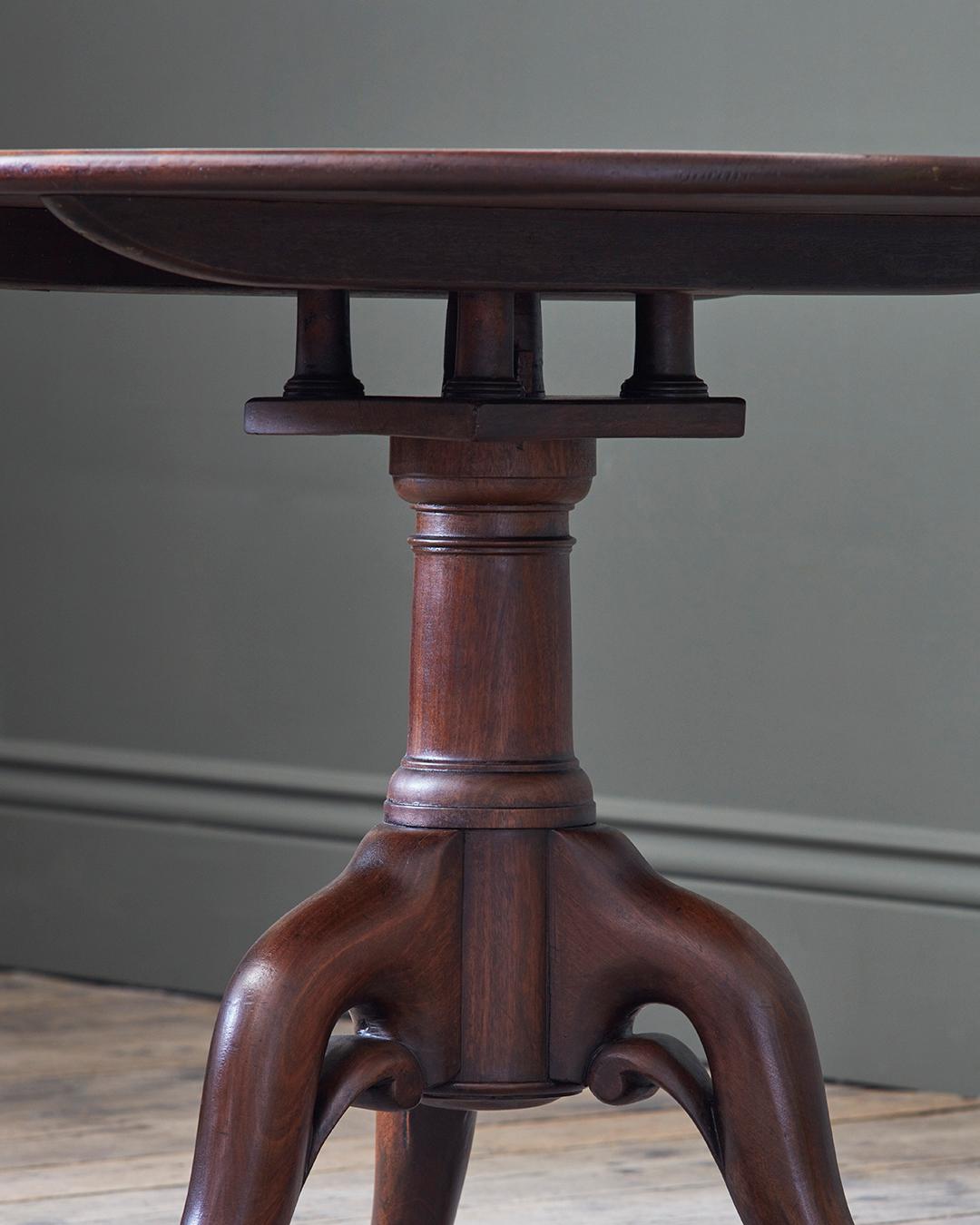 Carved A Robustly Drawn George II Mahogany Circular Tripod Table For Sale