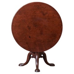 Table circulaire à trépied en acajou de George II, d'un dessin robuste