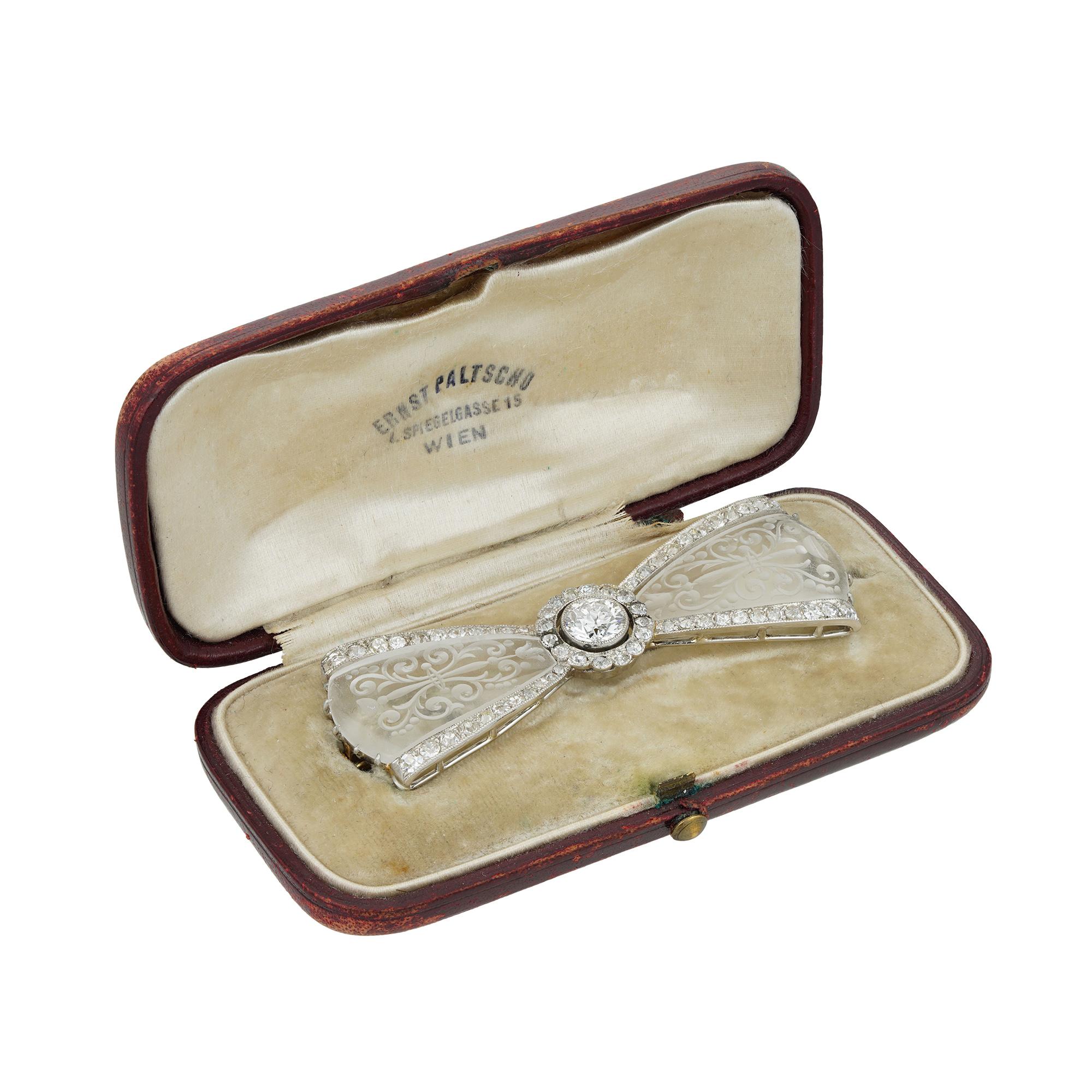 Bow-Brosche aus Bergkristall und Diamanten von Ernst Paltscho im Zustand „Gut“ im Angebot in London, GB