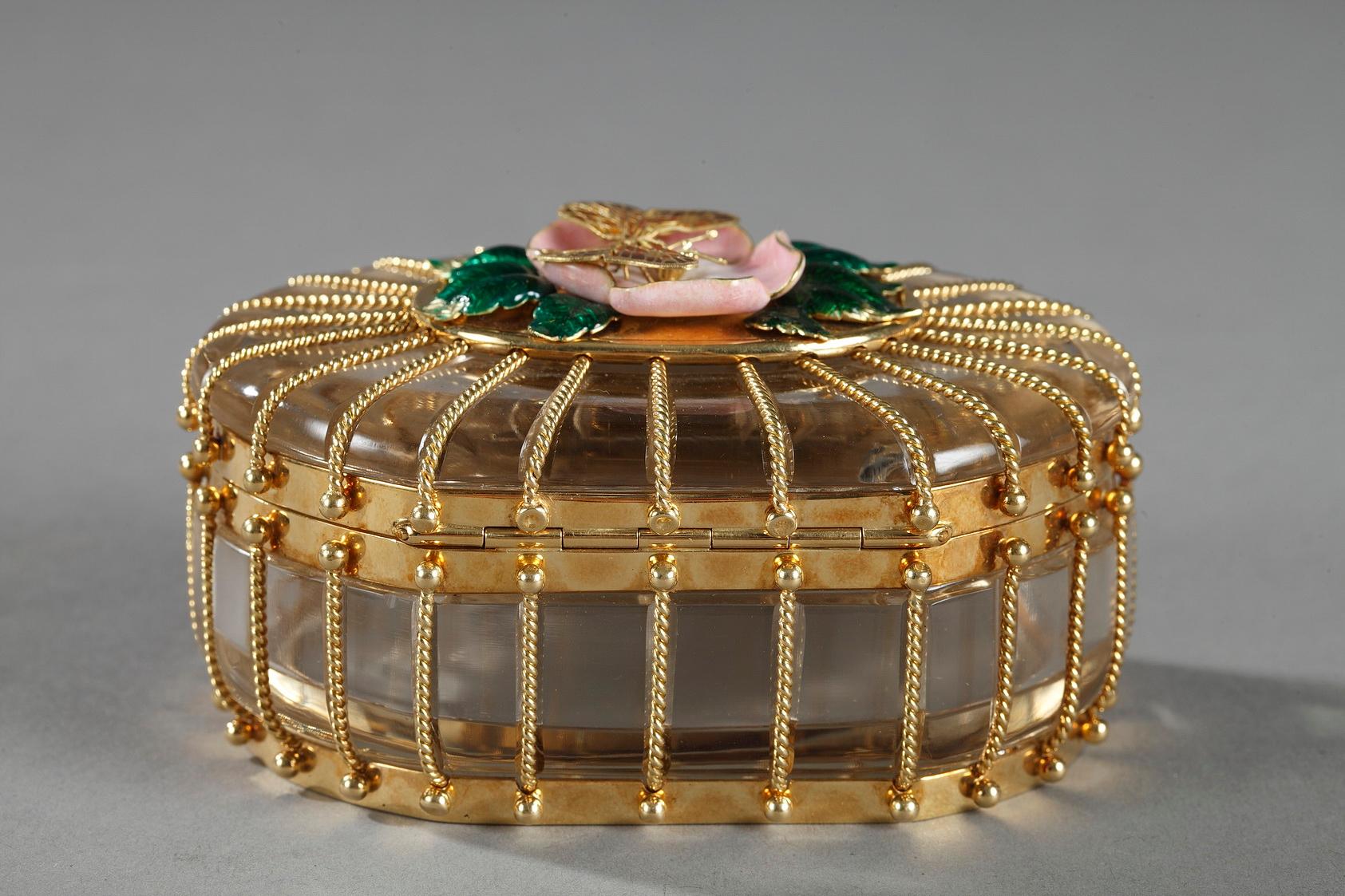 Boîte en cristal de roche avec montures en or émaillé, Algernon Asprey LTD, Sheffield. en vente 10