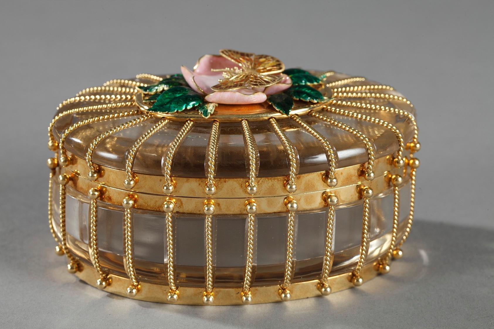 Boîte en cristal de roche avec montures en or émaillé, Algernon Asprey LTD, Sheffield. en vente 11