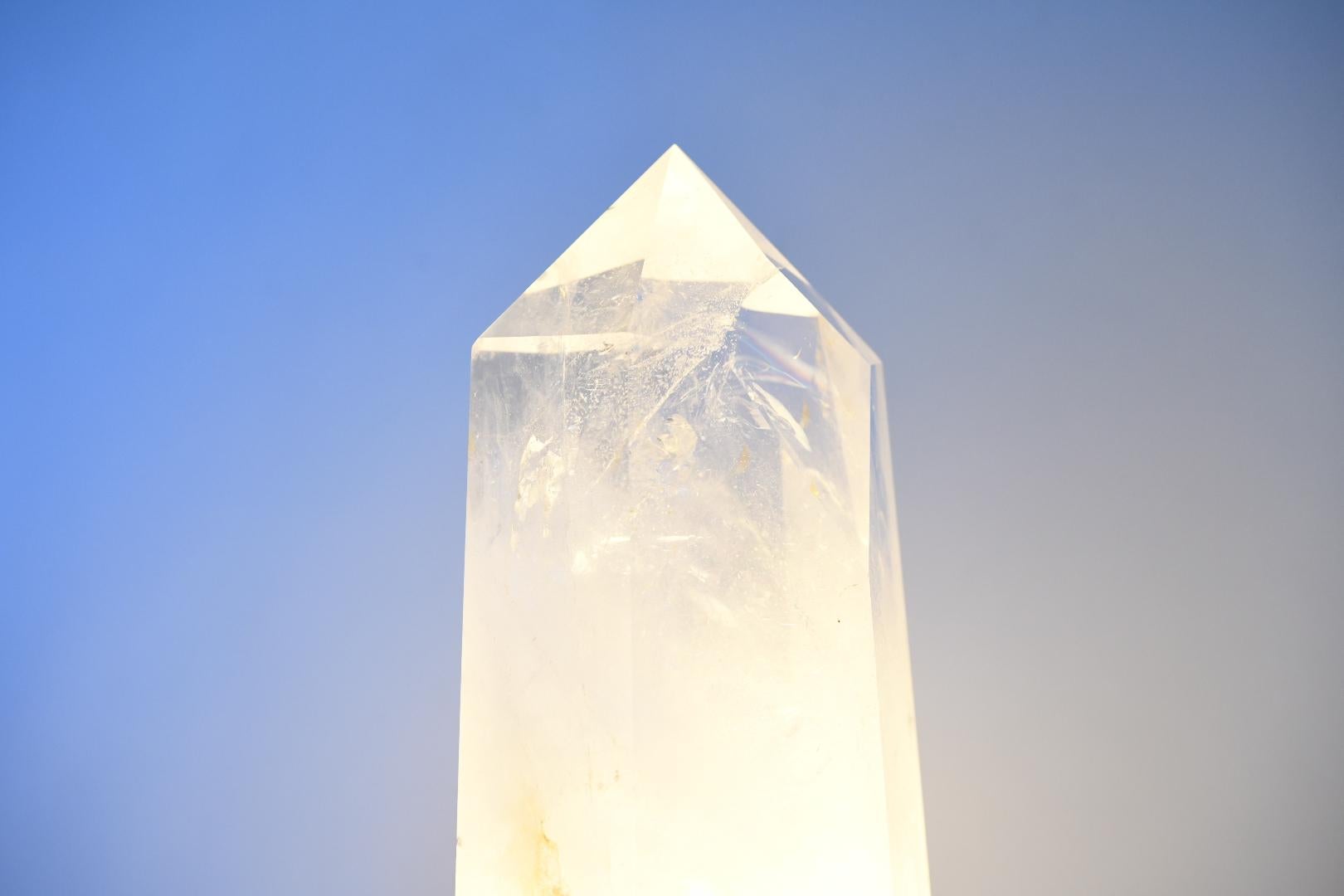 Lampe obélisque en cristal de roche par Phoenix Excellent état - En vente à New York, NY