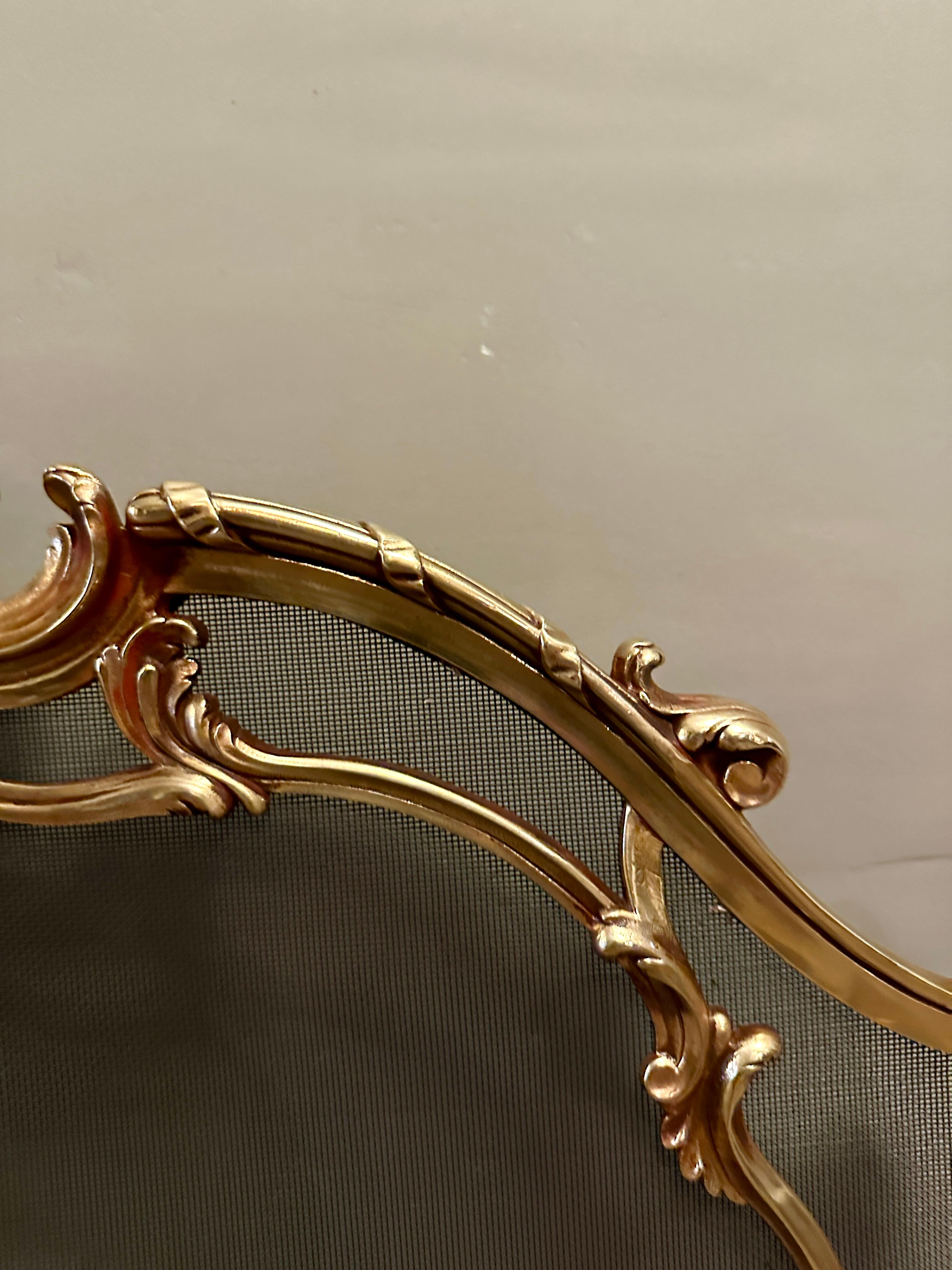 Rococò Parafuoco in bronzo French Rococo di Bouhon Freres in vendita