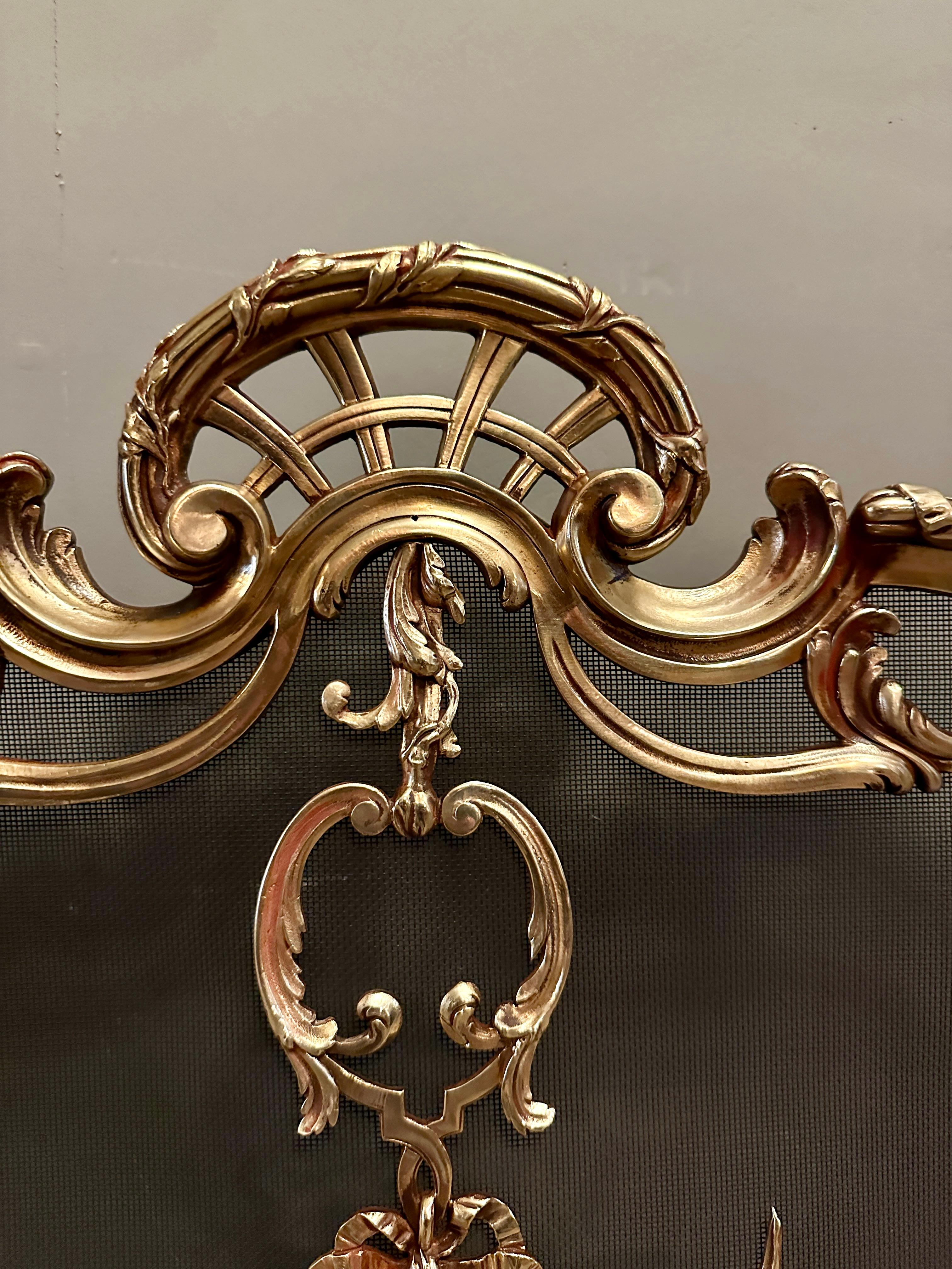 XIX secolo Parafuoco in bronzo French Rococo di Bouhon Freres in vendita