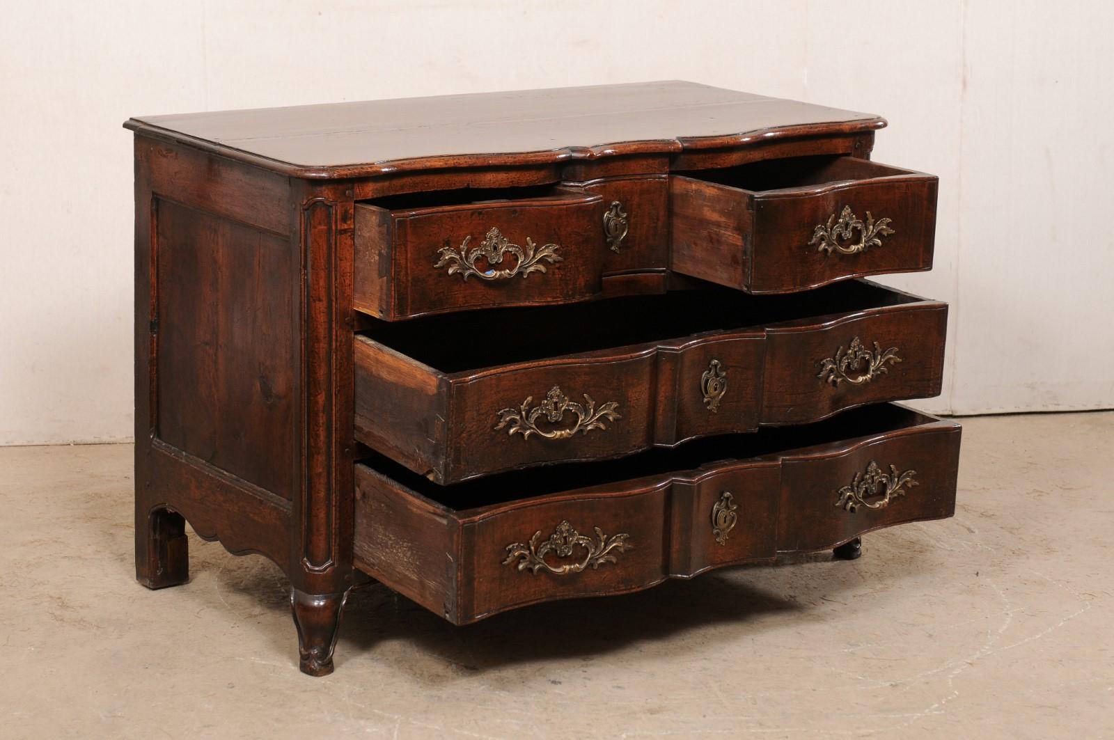 18th Century and Earlier Rococo Period Serpentine Carved-Wood Chest of Drawers, 18th Century, France For Sale