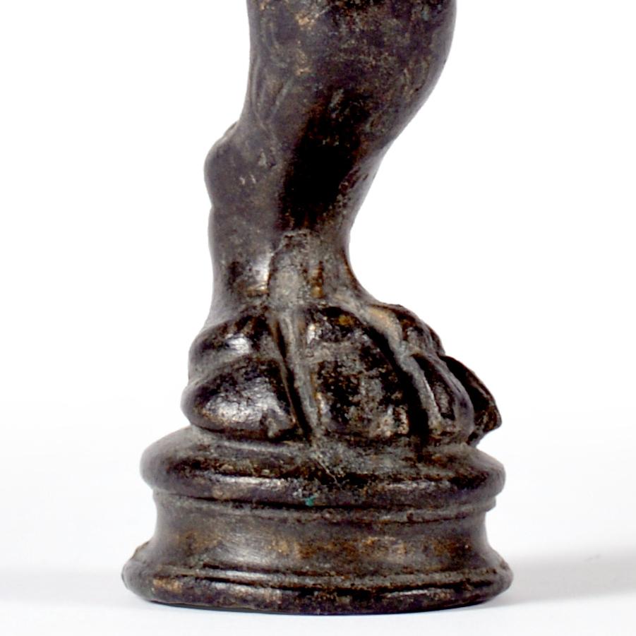 Ein römischer Bronzefuß (18. Jahrhundert und früher) im Angebot