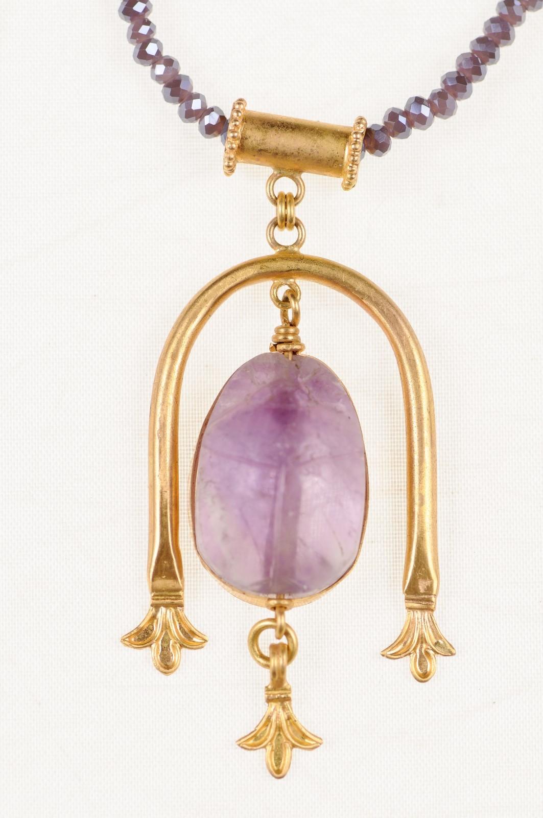 Roman Egyptian 100 AD Lavender Colored Scarab and 21-Karat Gold Pendant For Sale 4