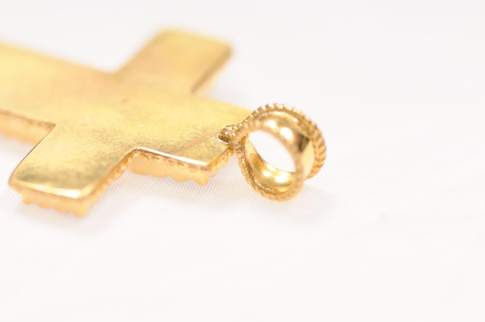 Cruz romana de cristal engastada en oro de 21 quilates (sólo colgante) en venta 6
