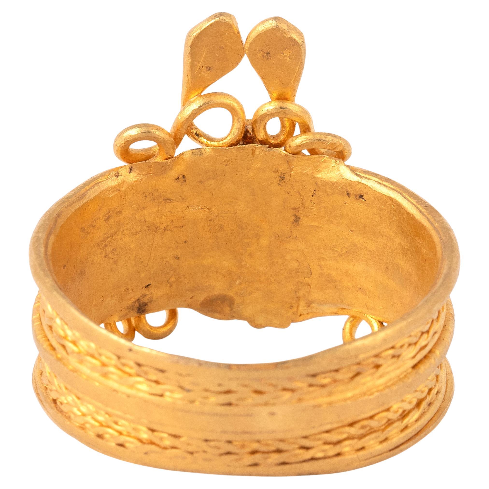 Römischer Gold- und Granatschlangenring CIRCA 1. Jahrhundert n. Chr. (Cabochon) im Angebot