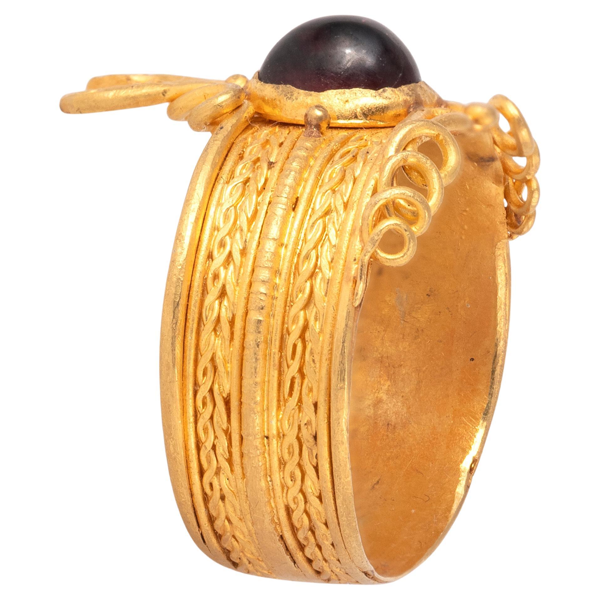 Römischer Gold- und Granatschlangenring CIRCA 1. Jahrhundert n. Chr. im Zustand „Hervorragend“ im Angebot in Firenze, IT